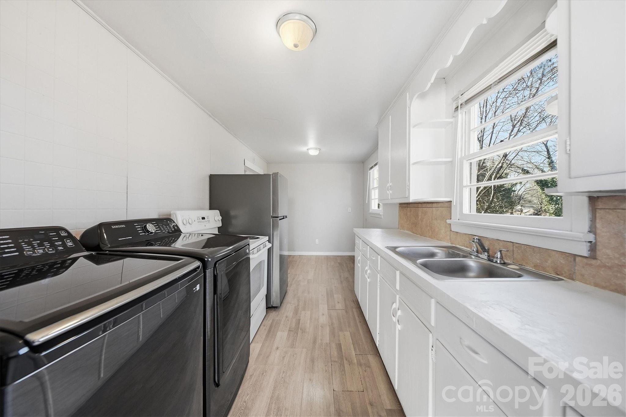1512 N Deal Avenue — Newton