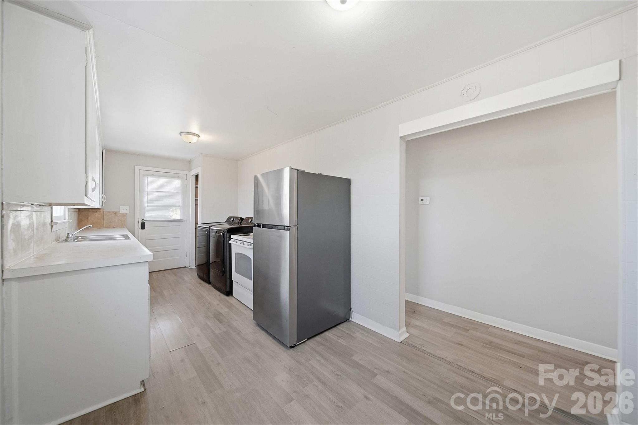 1512 N Deal Avenue — Newton