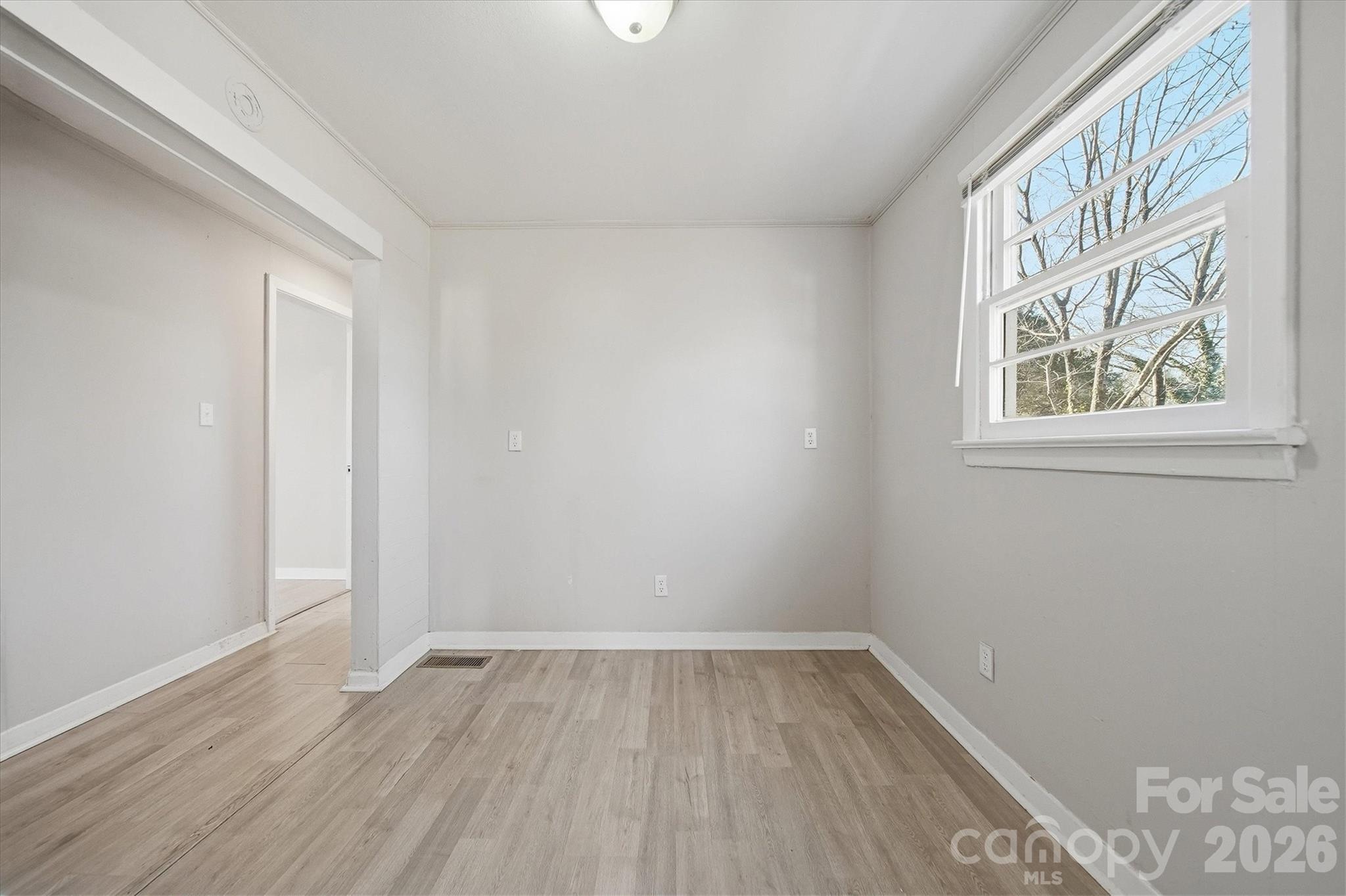1512 N Deal Avenue — Newton