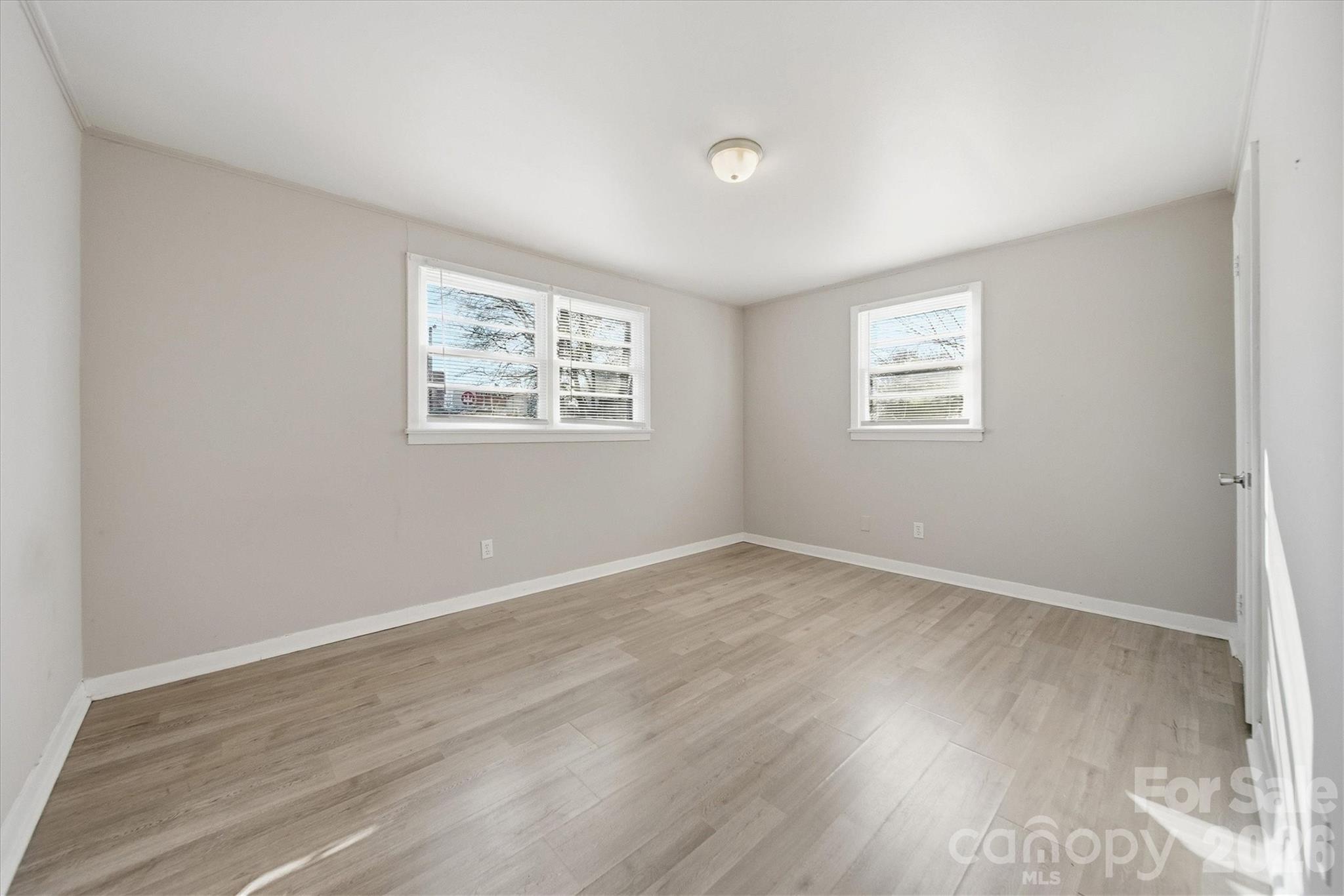 1512 N Deal Avenue — Newton