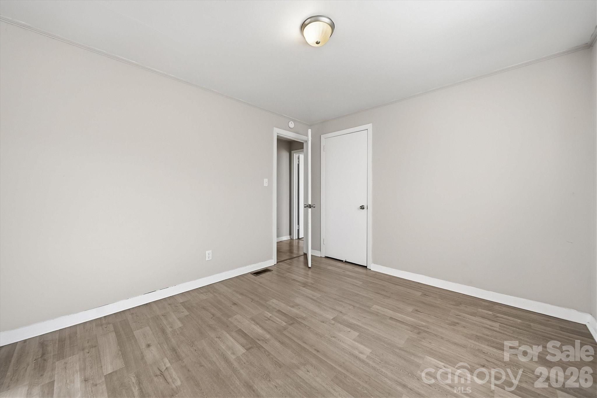 1512 N Deal Avenue — Newton