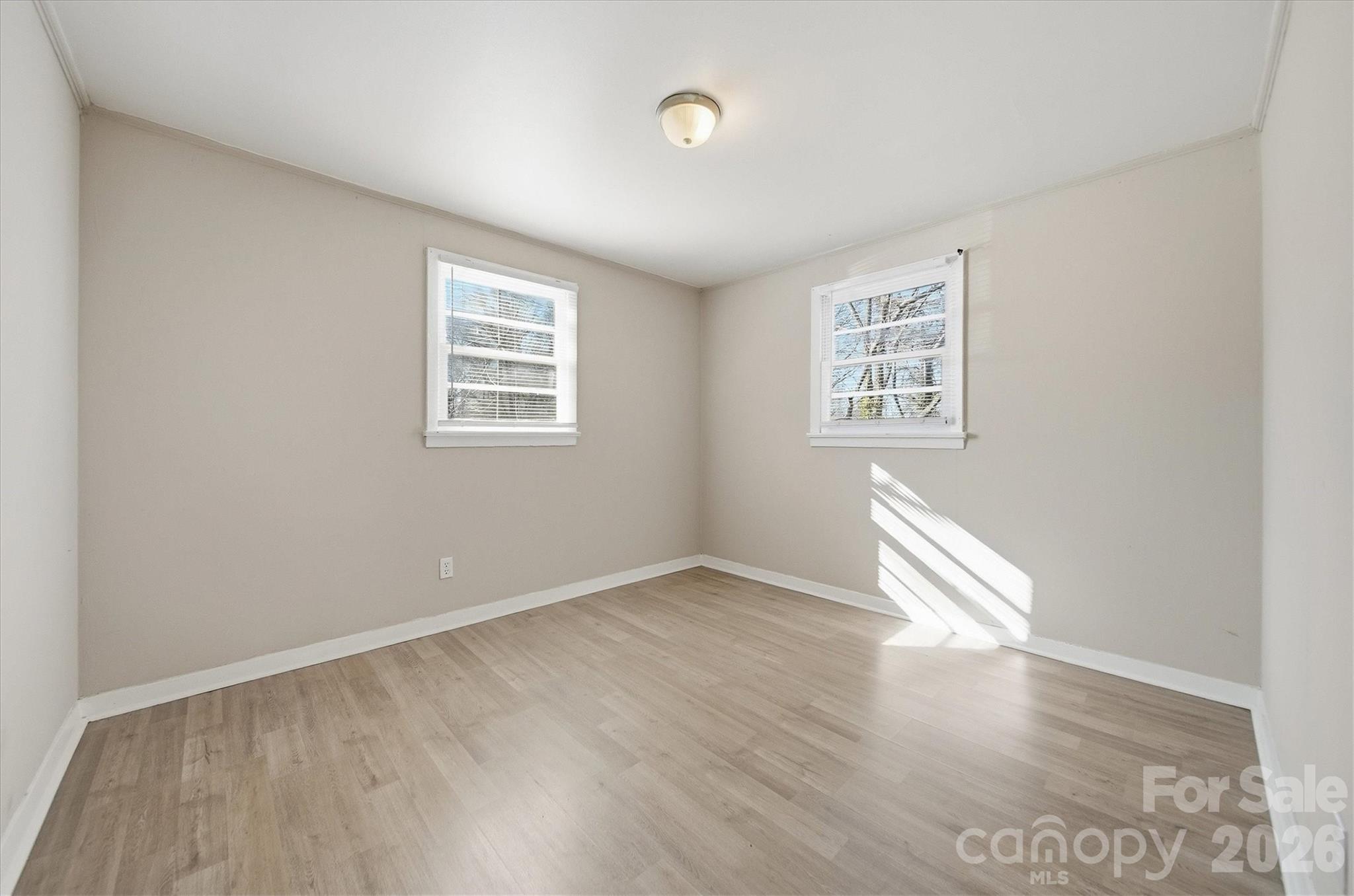 1512 N Deal Avenue — Newton