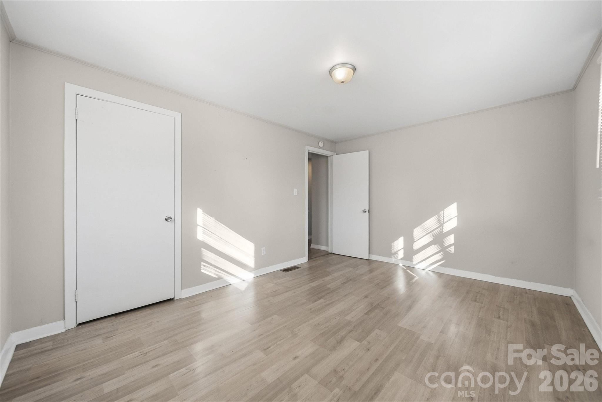 1512 N Deal Avenue — Newton