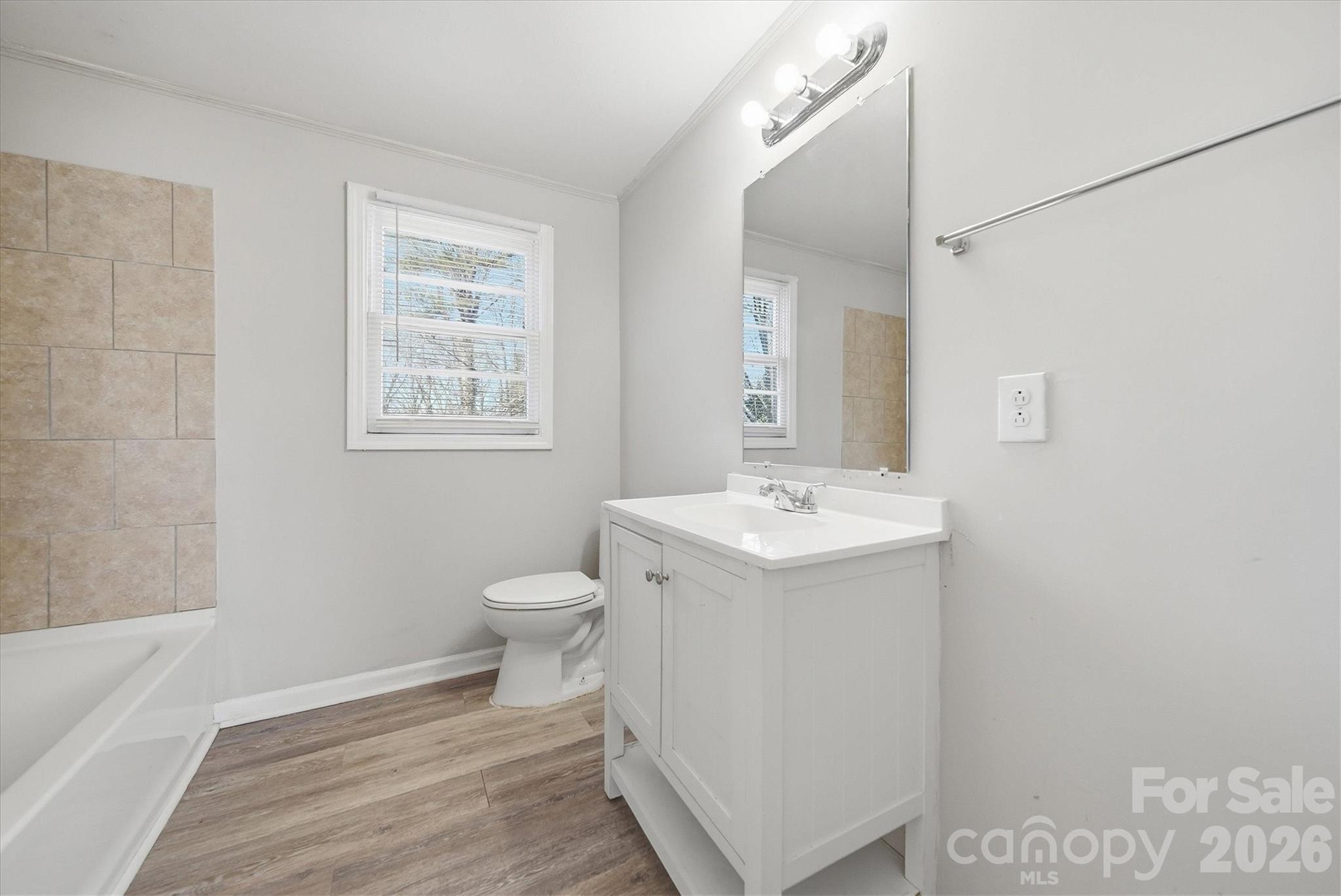 1512 N Deal Avenue — Newton