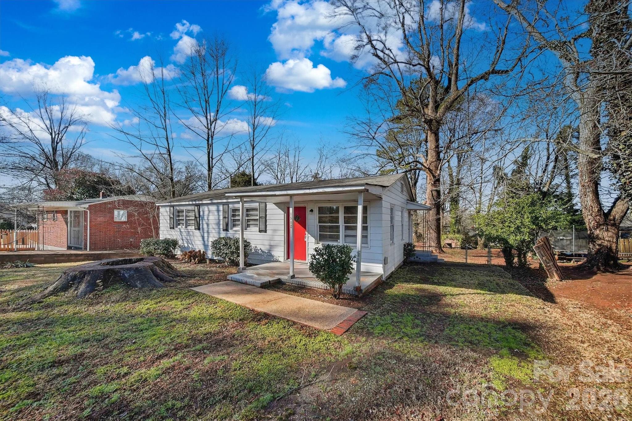 1512 N Deal Avenue — Newton