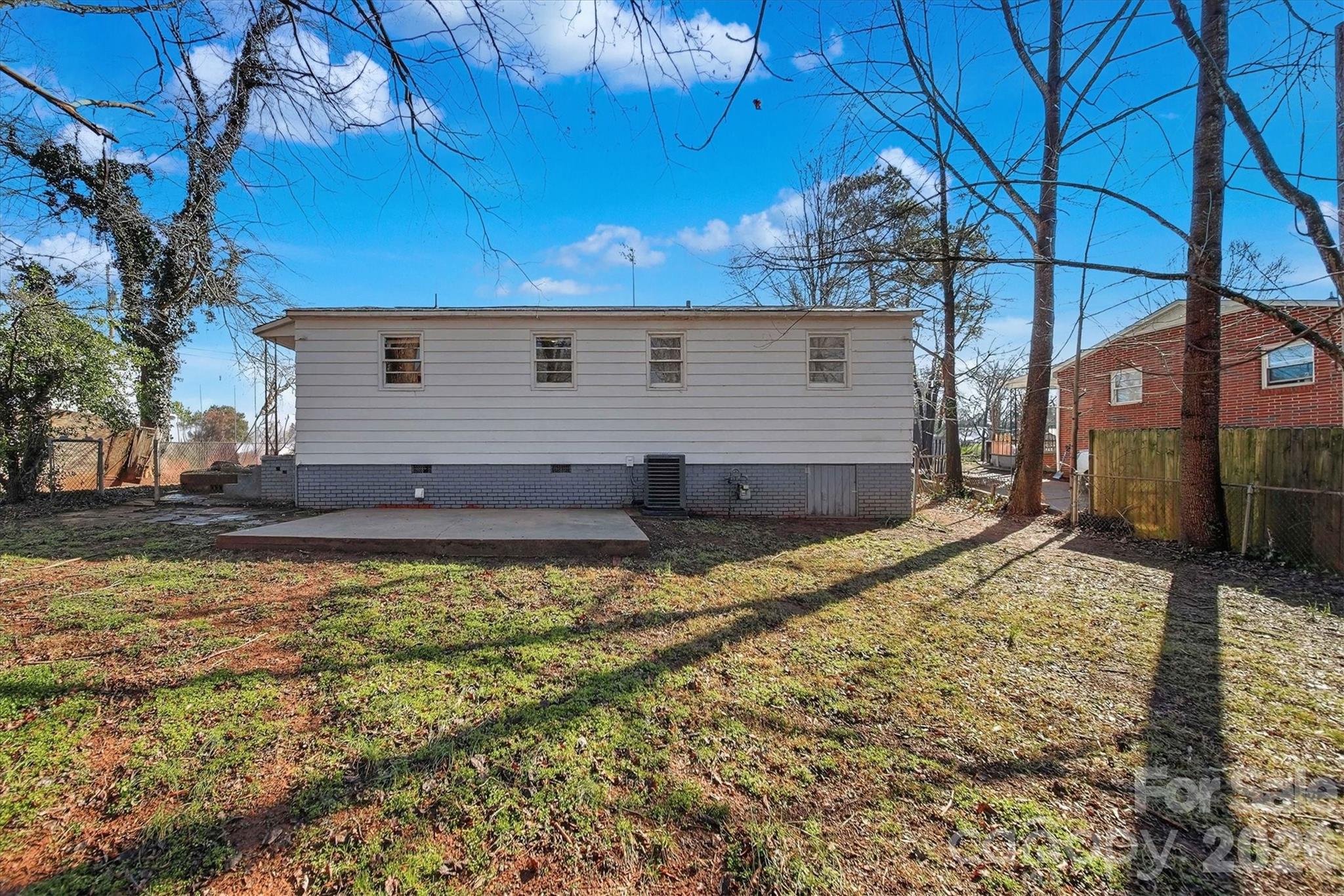 1512 N Deal Avenue — Newton