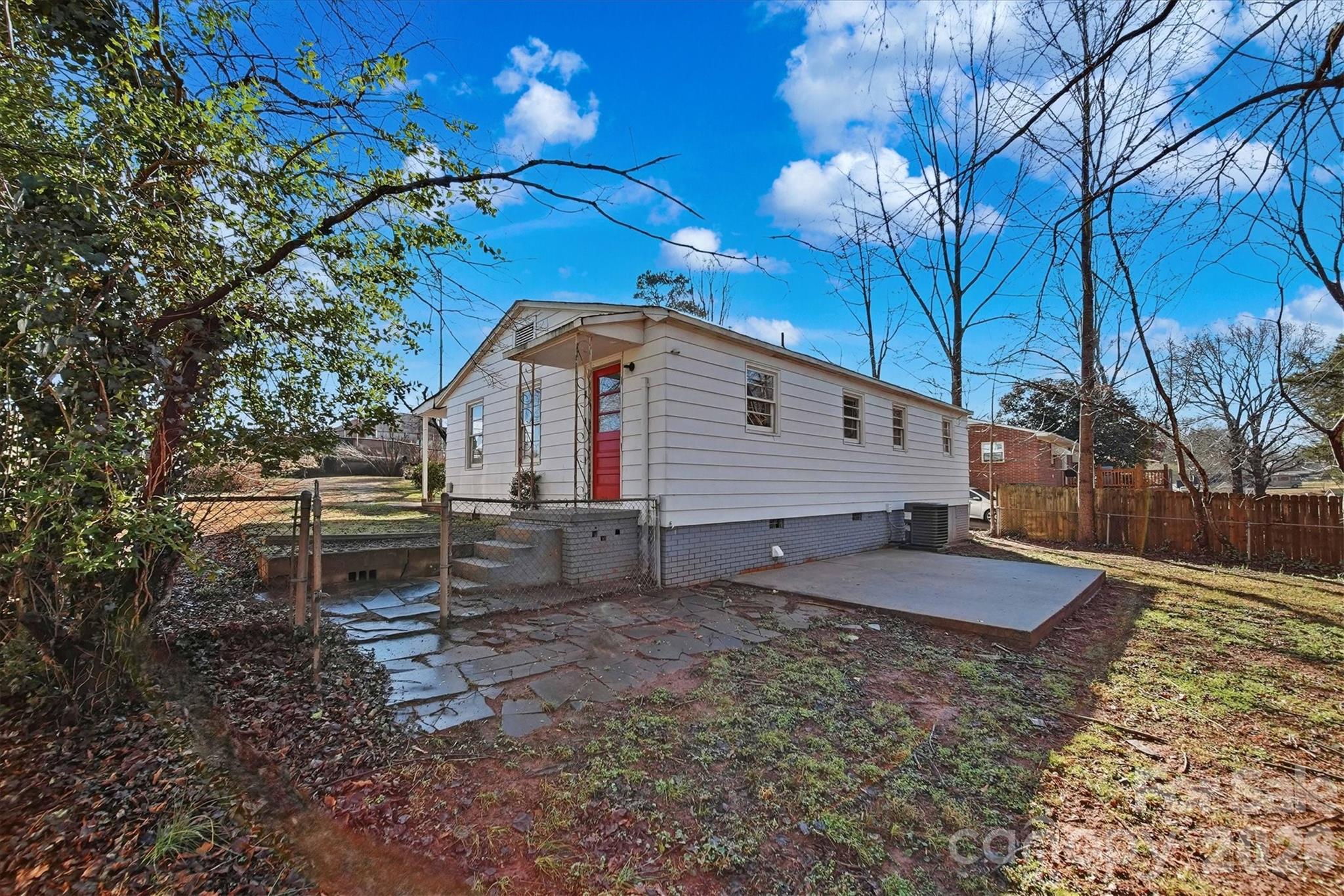 1512 N Deal Avenue — Newton