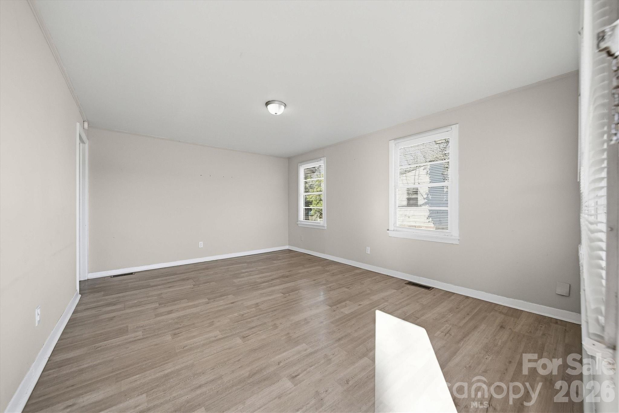 1512 N Deal Avenue — Newton