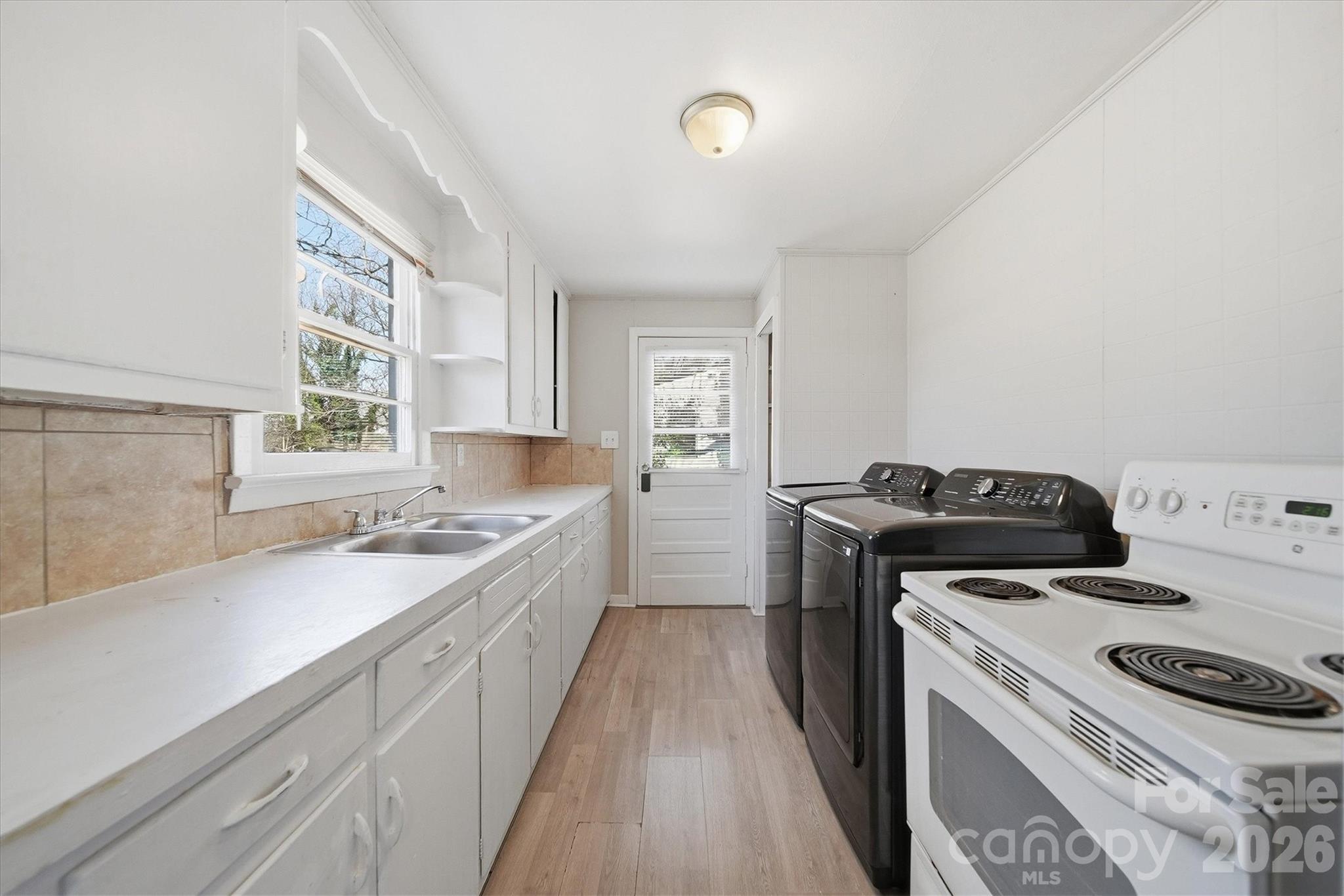 1512 N Deal Avenue — Newton