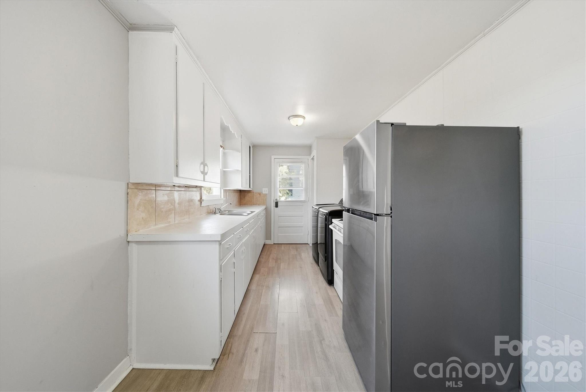 1512 N Deal Avenue — Newton