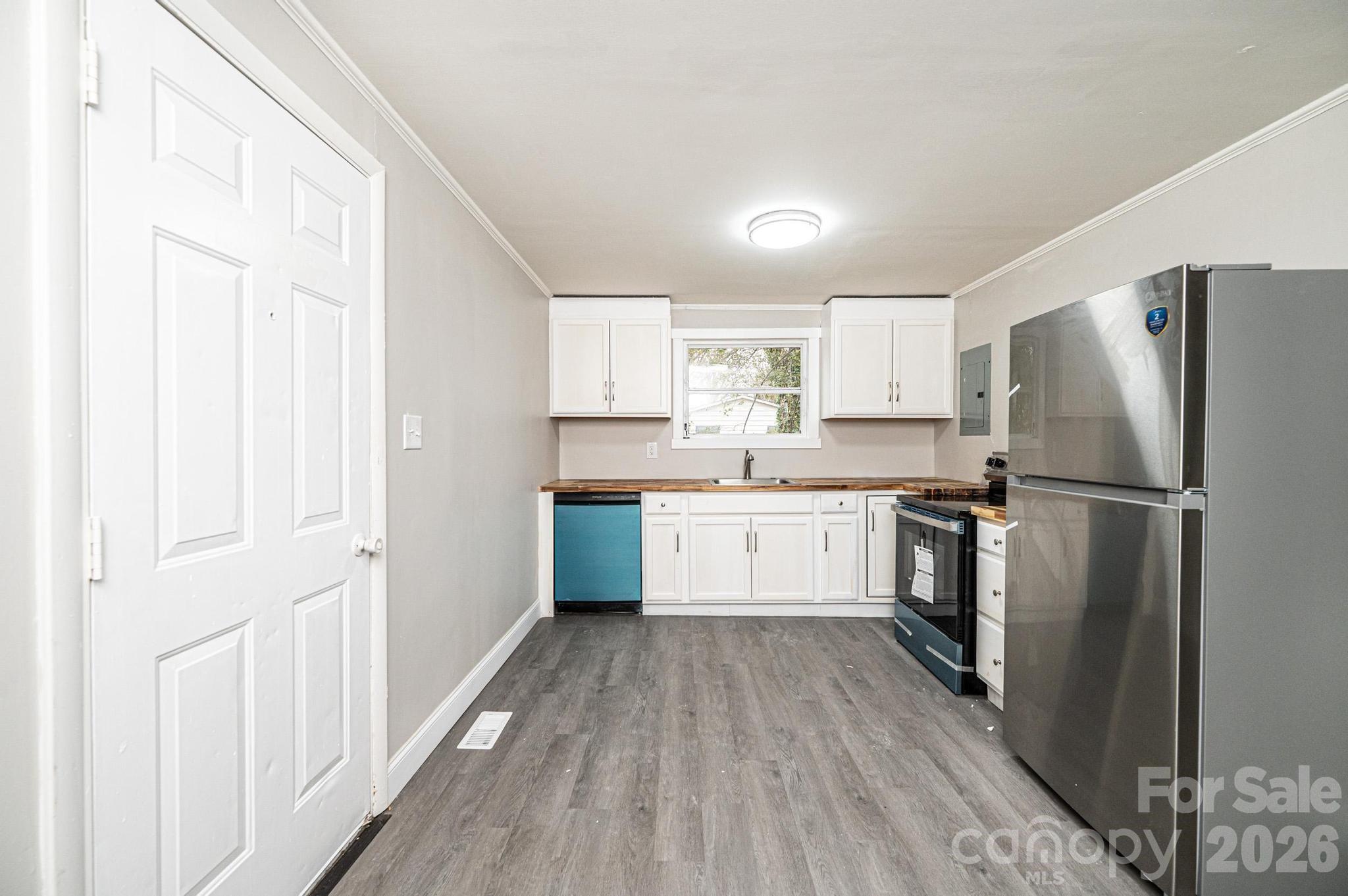 25 N Davis Avenue — Newton