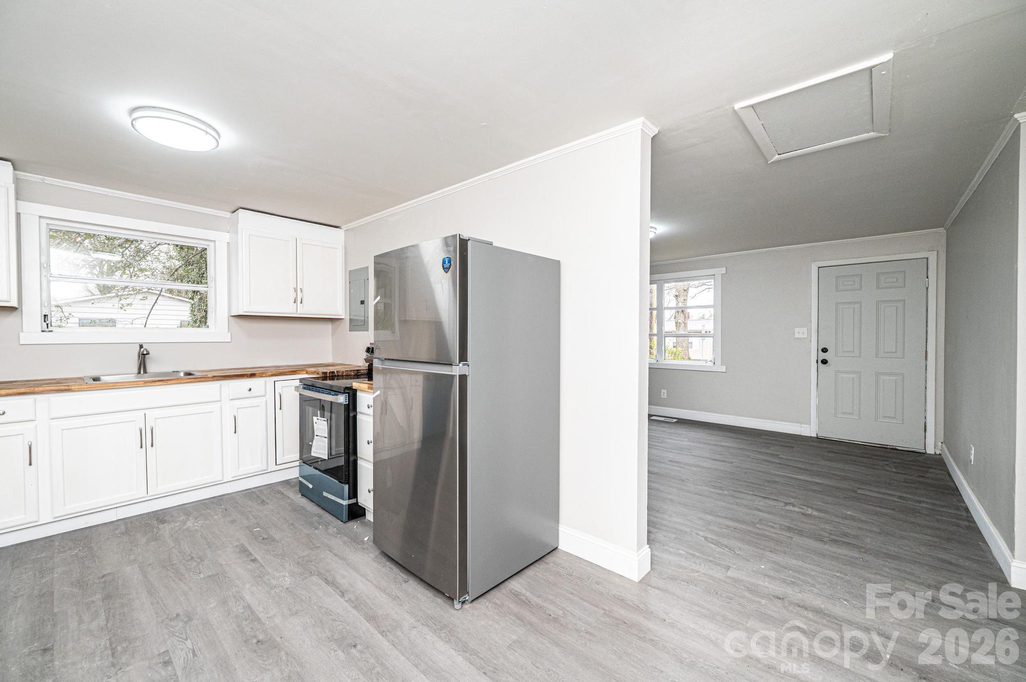 25 N Davis Avenue — Newton