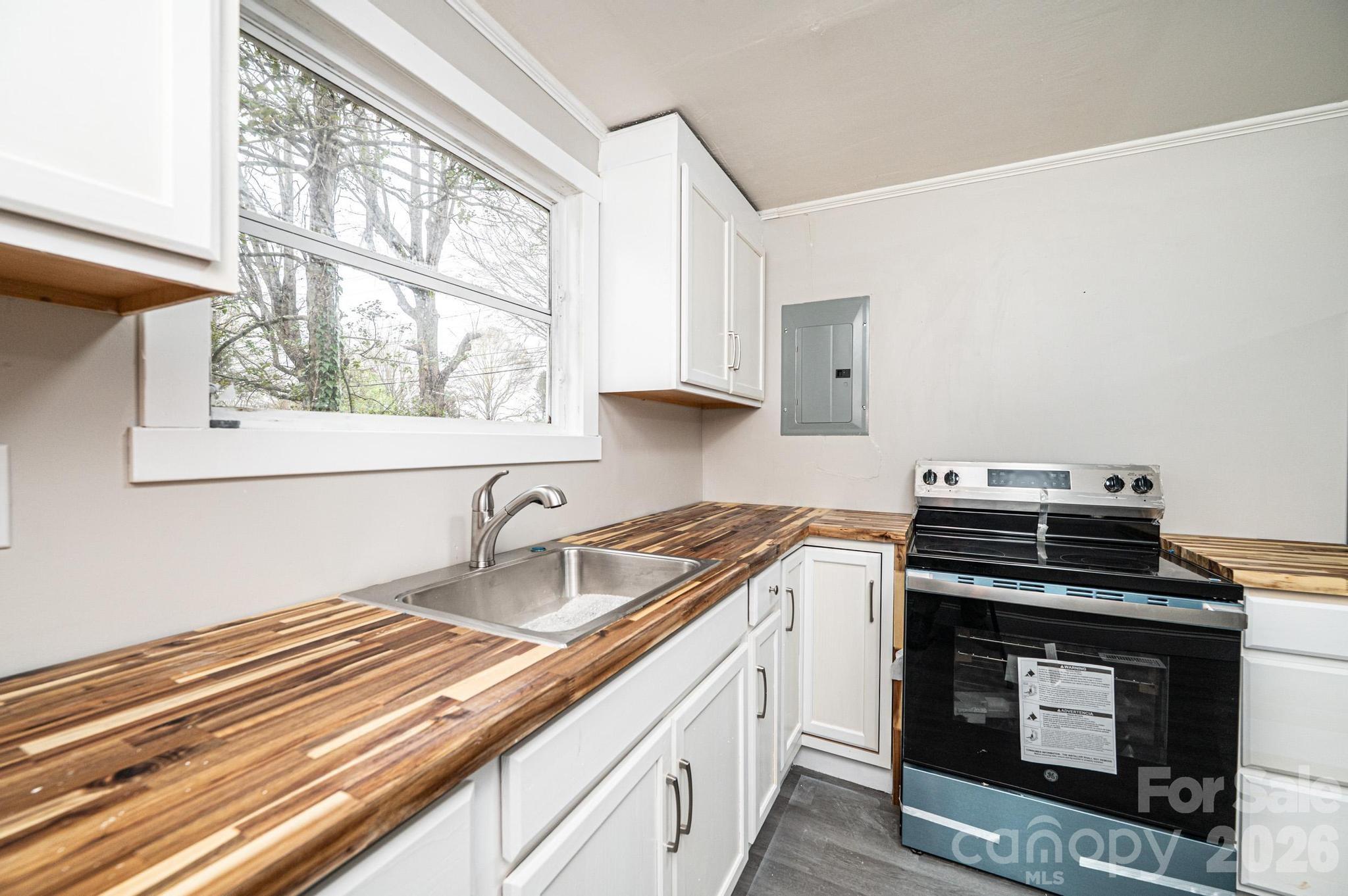 25 N Davis Avenue — Newton