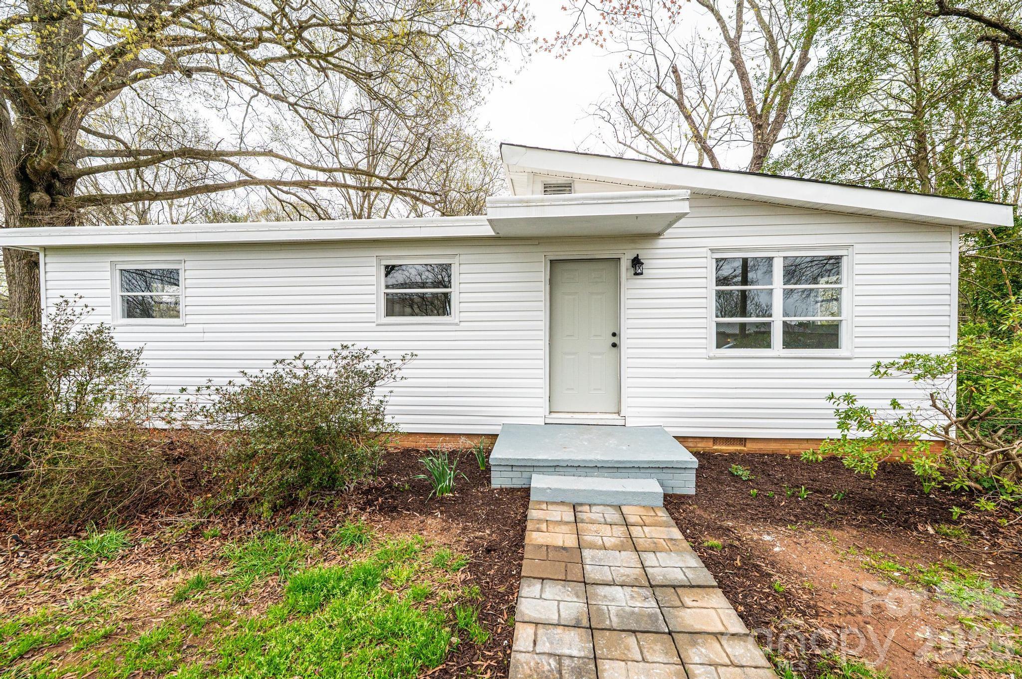25 N Davis Avenue — Newton