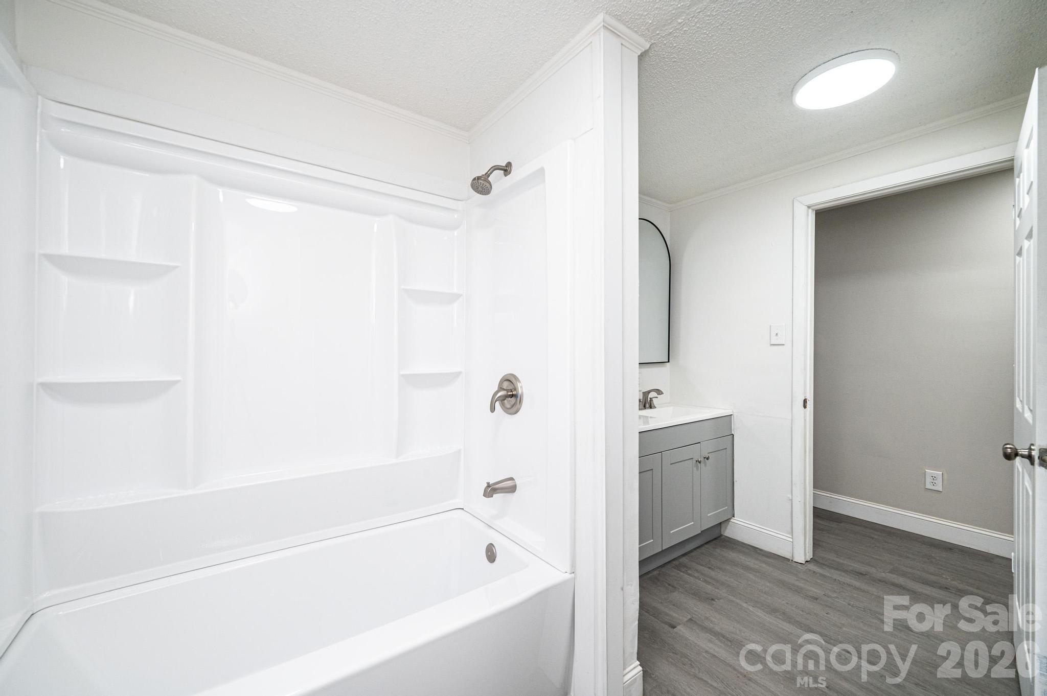 25 N Davis Avenue — Newton