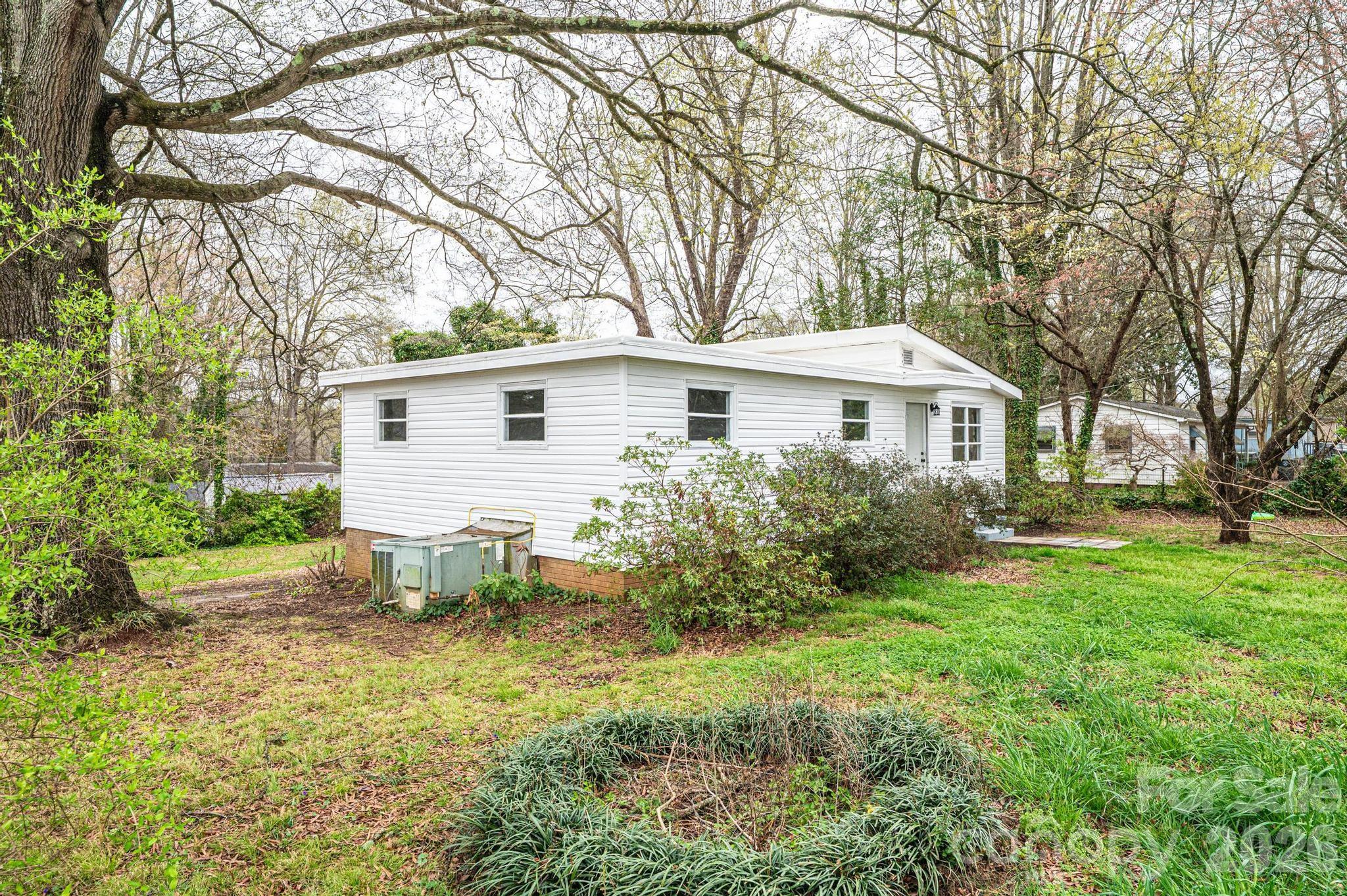25 N Davis Avenue — Newton