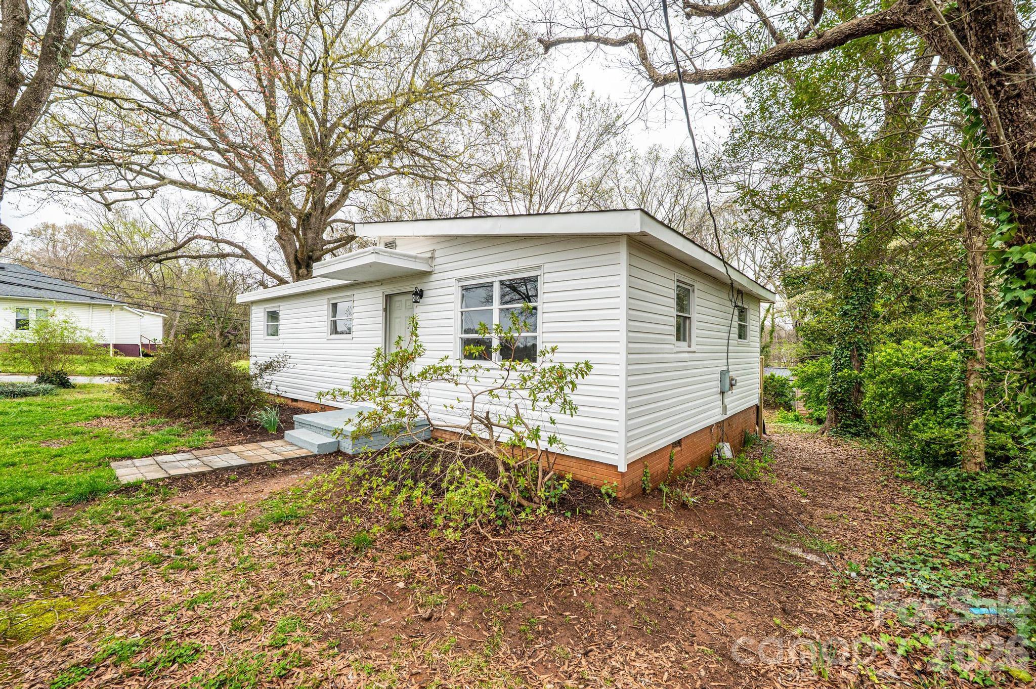 25 N Davis Avenue — Newton