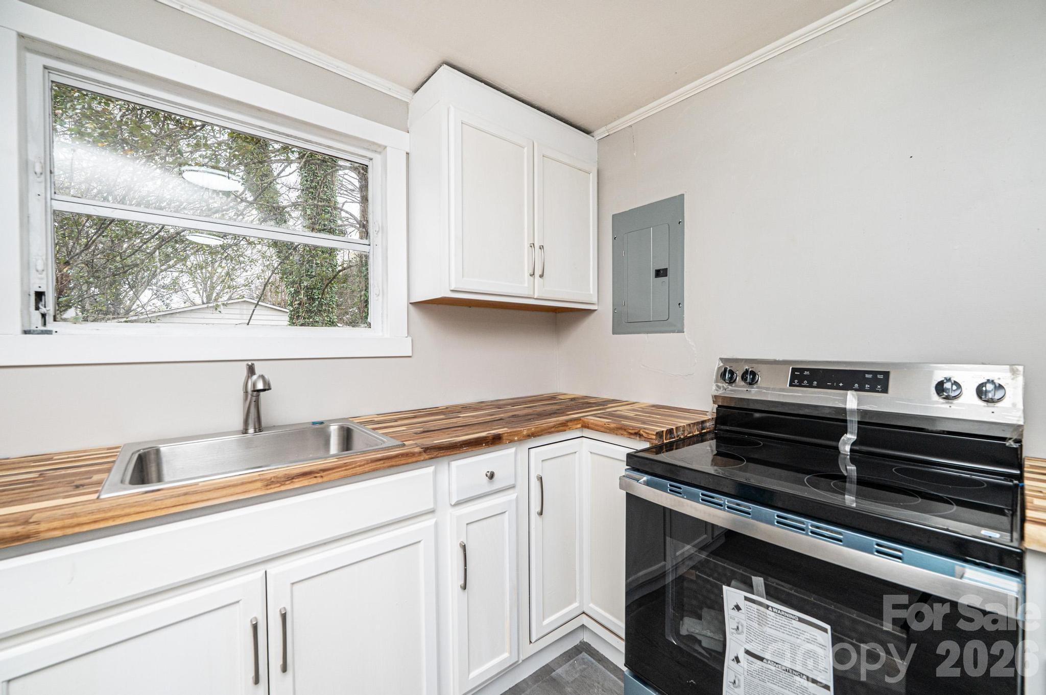 25 N Davis Avenue — Newton