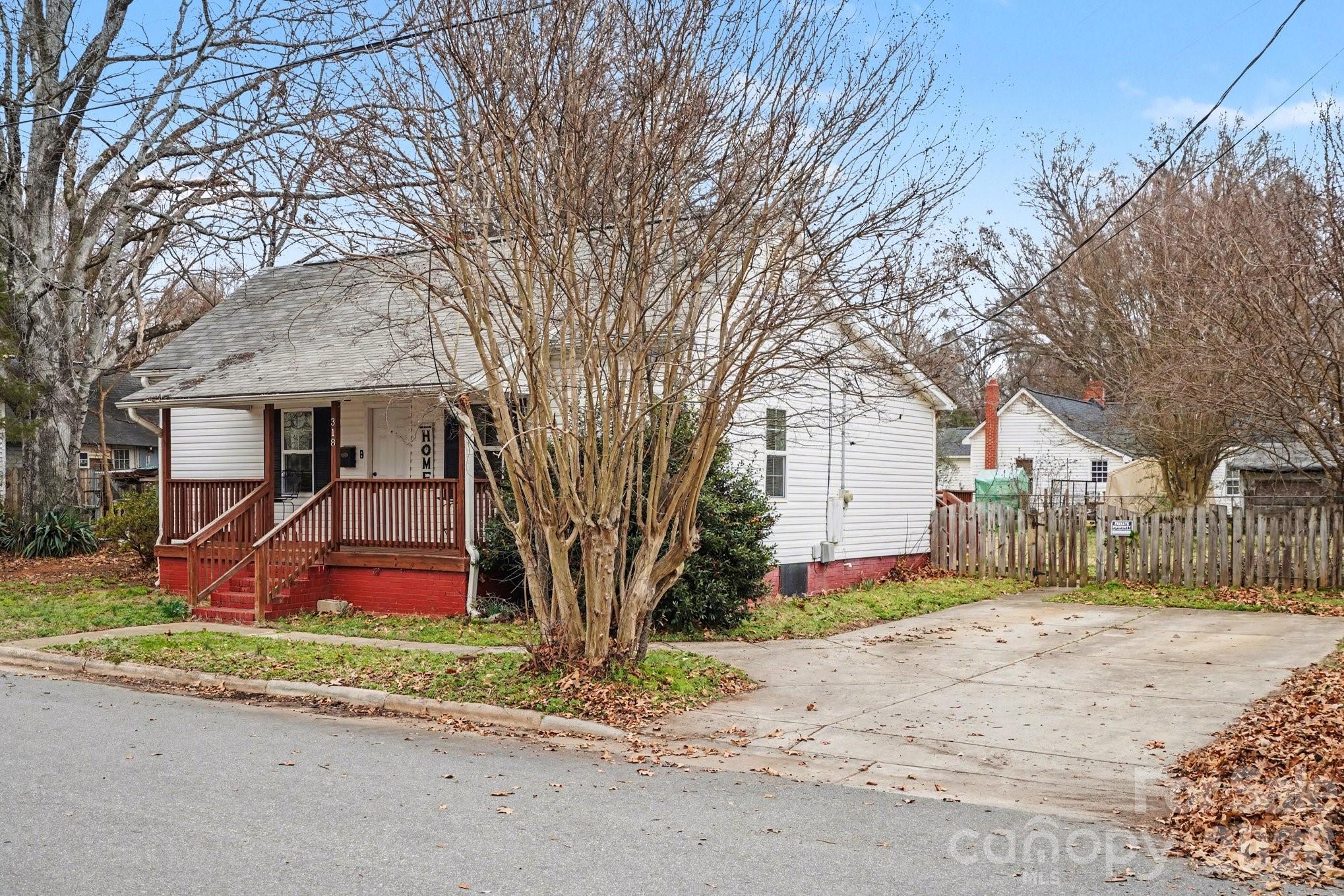 318 E Pressley Avenue — Mooresville