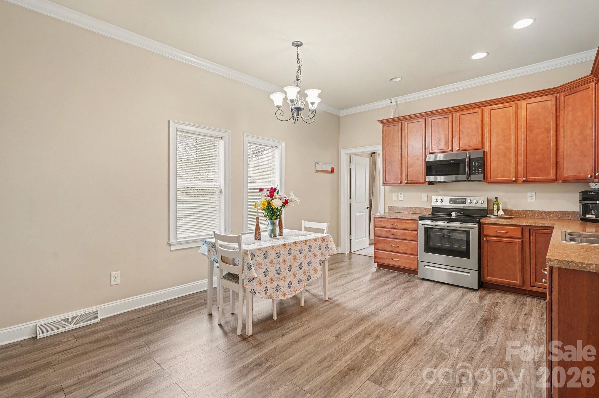 318 E Pressley Avenue — Mooresville