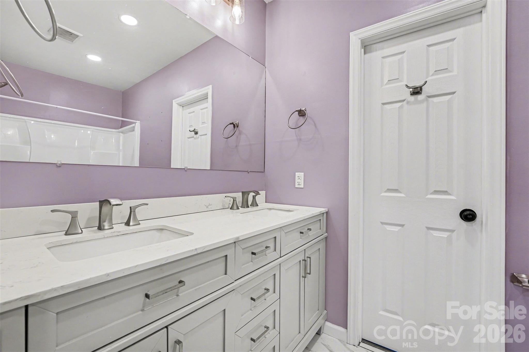 905 W 6th Avenue B Avenue — Gastonia