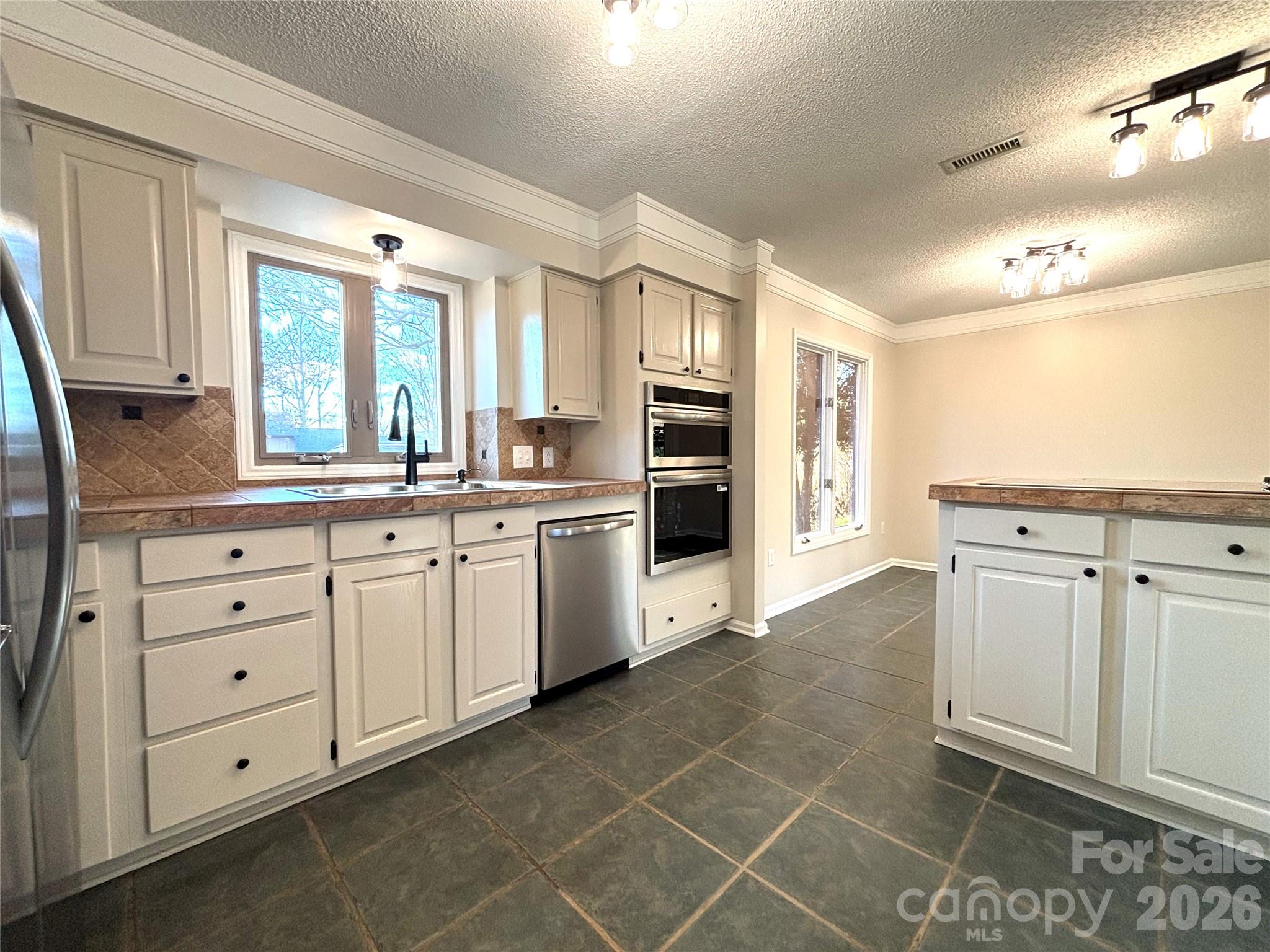 1754 12th Street NE — Hickory
