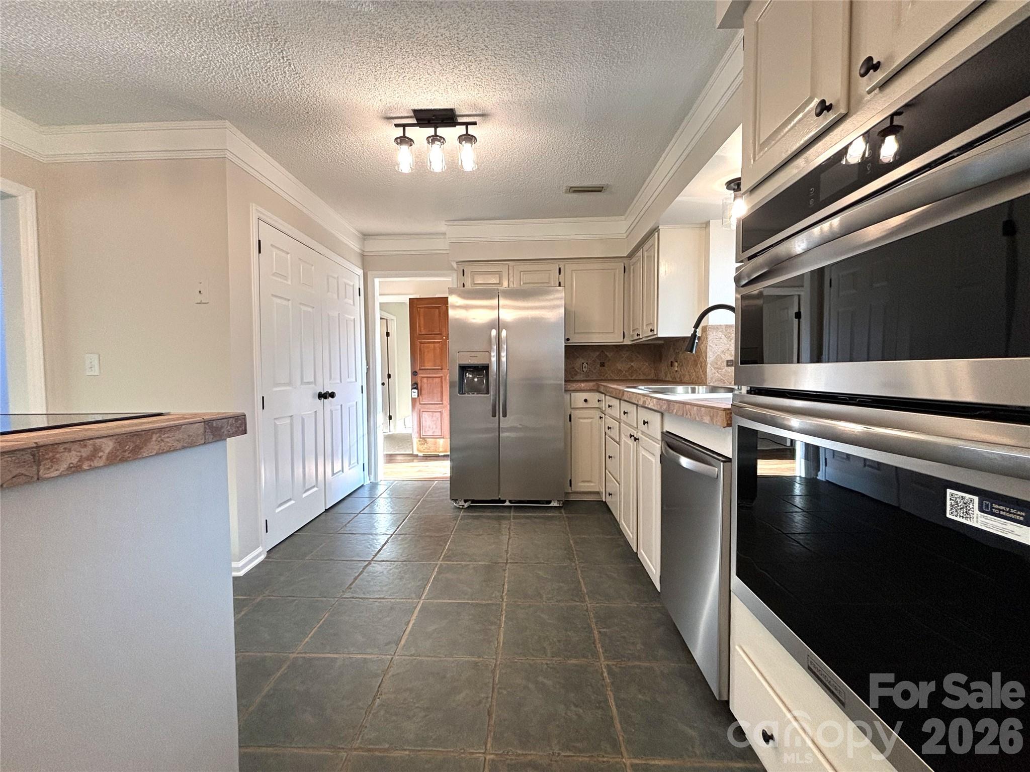 1754 12th Street NE — Hickory
