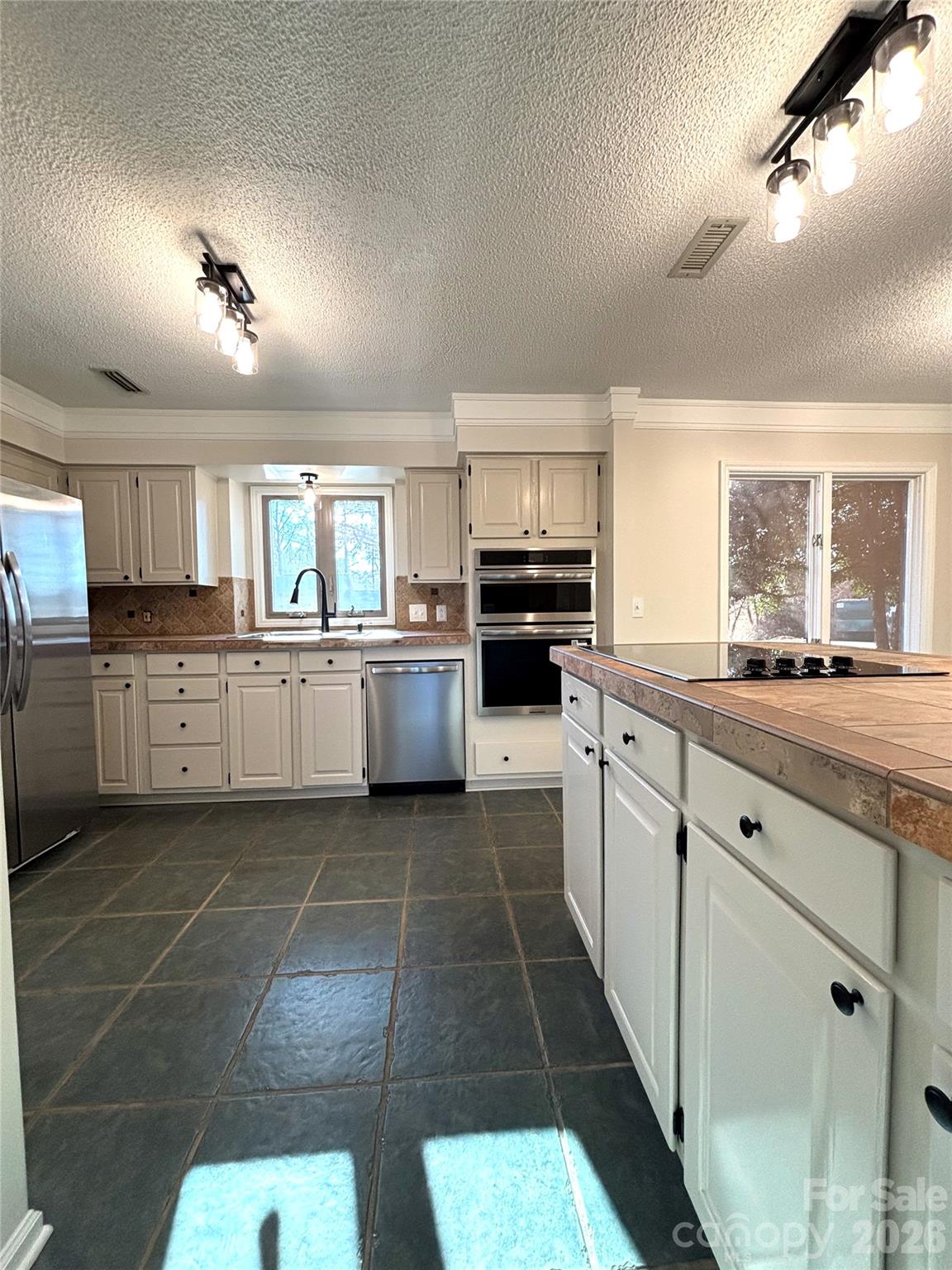 1754 12th Street NE — Hickory