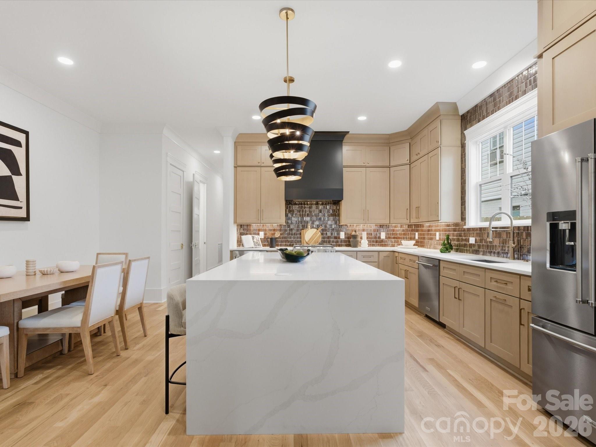 431 W Peterson Drive — Charlotte