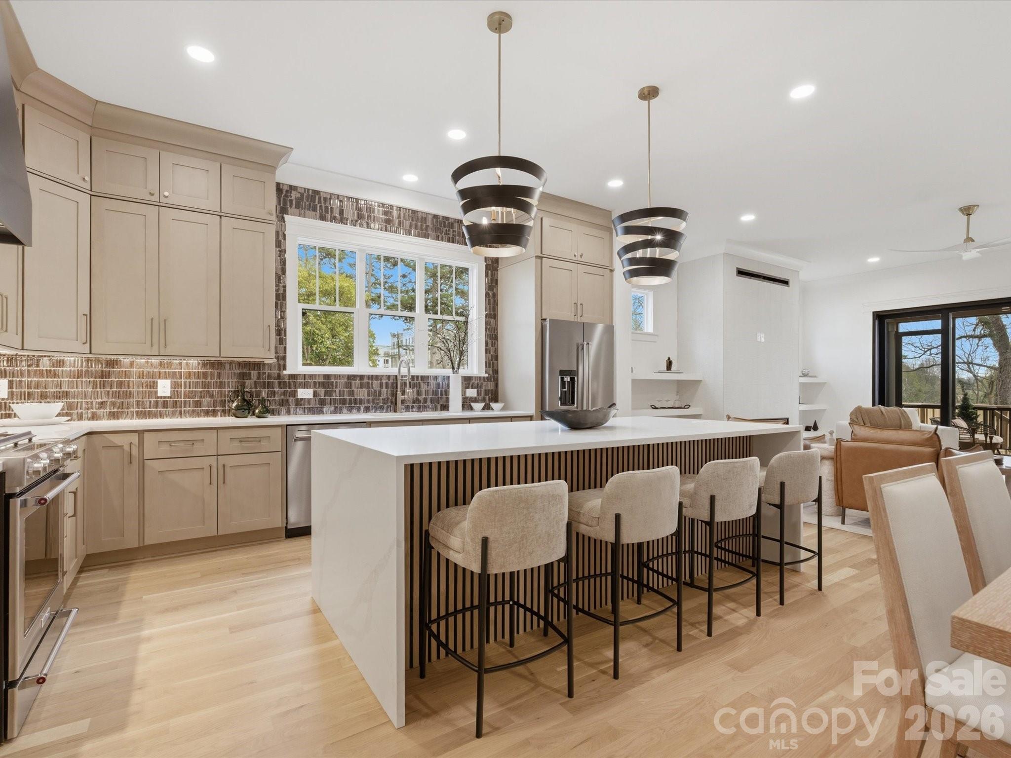 431 W Peterson Drive — Charlotte