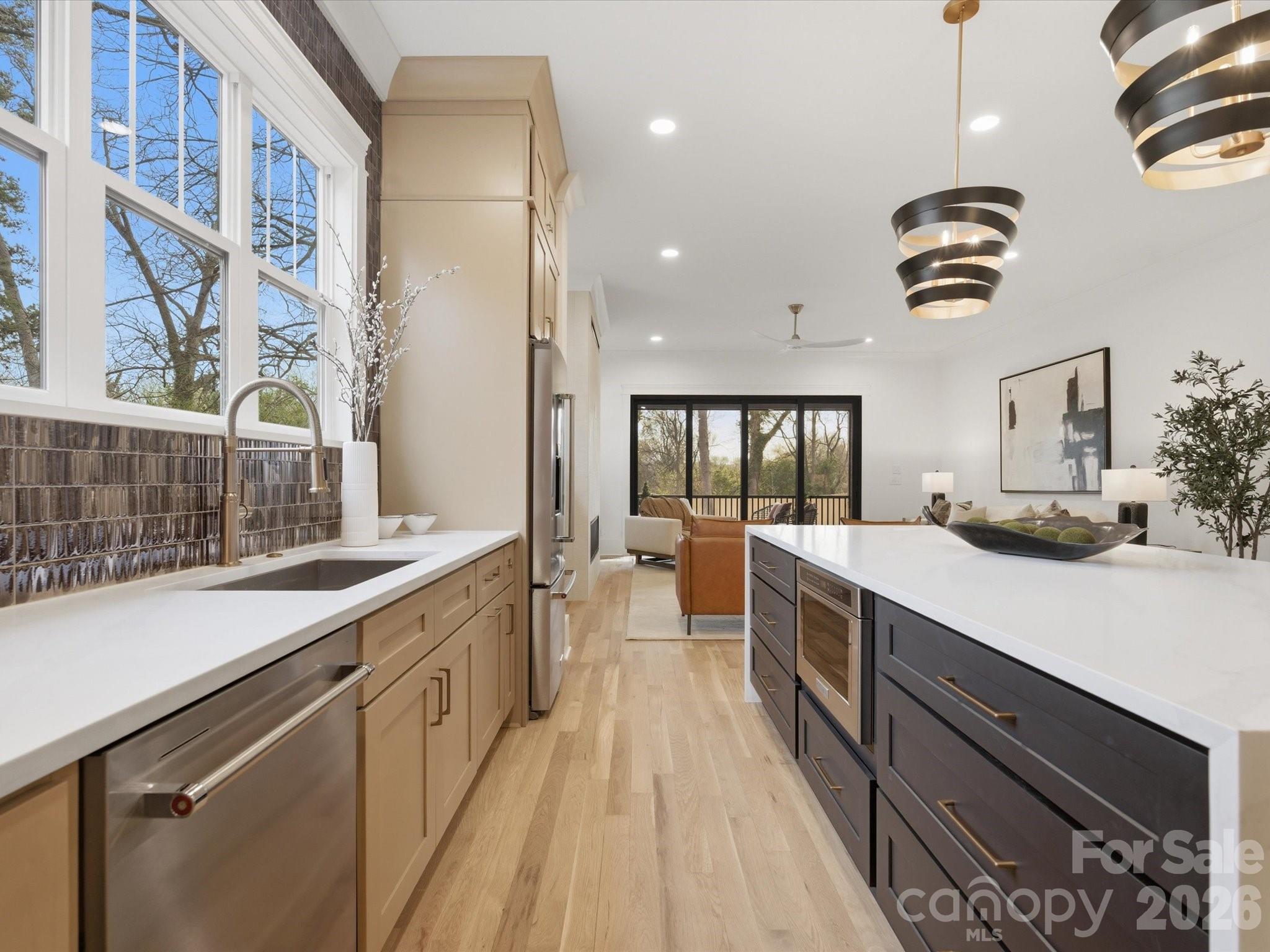 431 W Peterson Drive — Charlotte