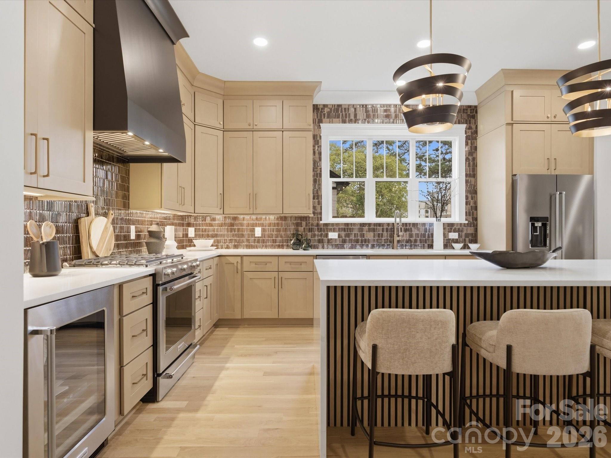 431 W Peterson Drive — Charlotte
