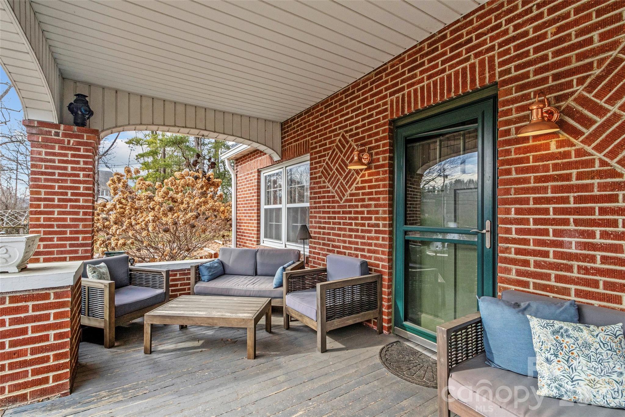 506 W Main Street — Burnsville