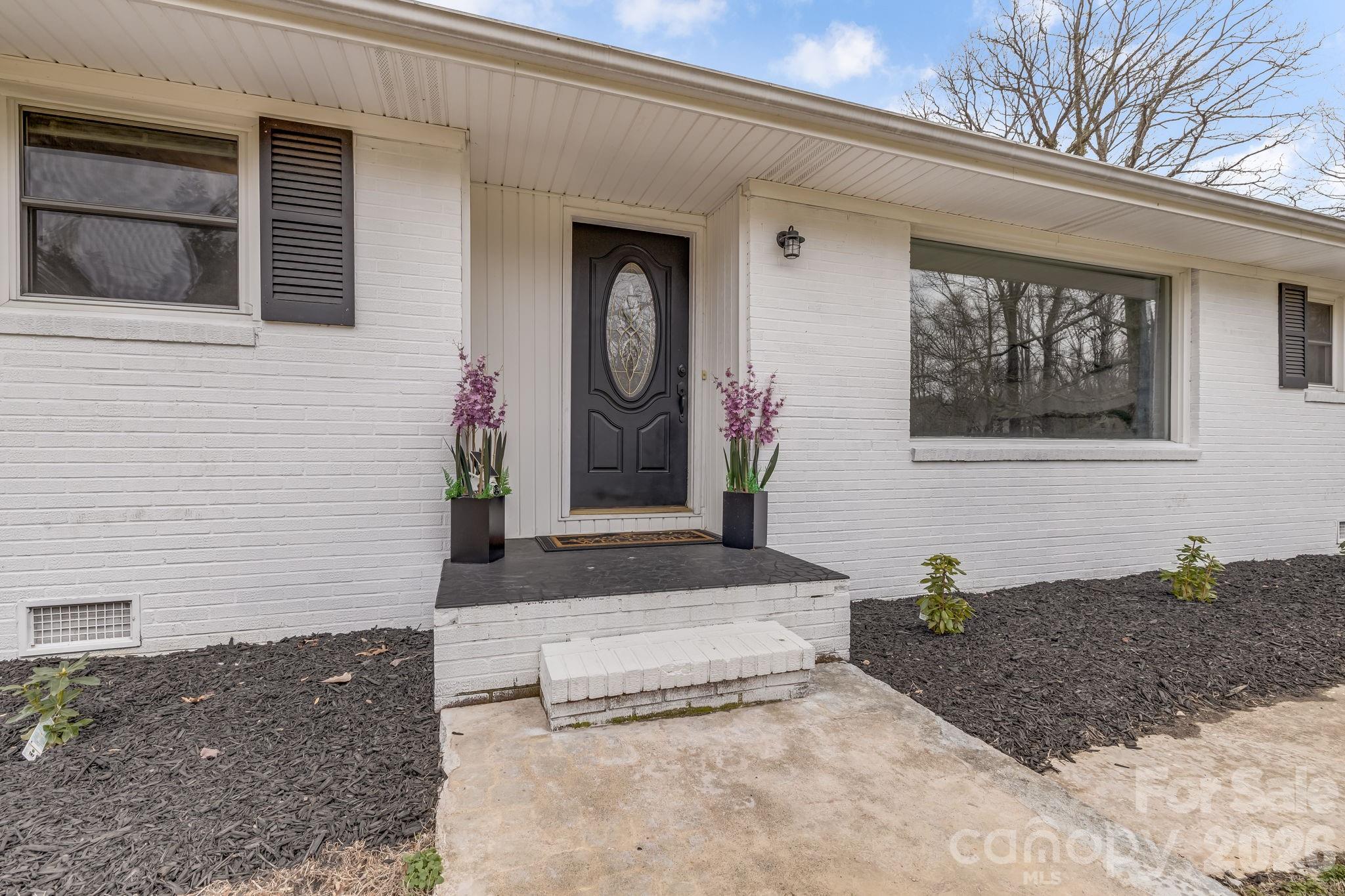 52 Baby Jane Lane — Hendersonville