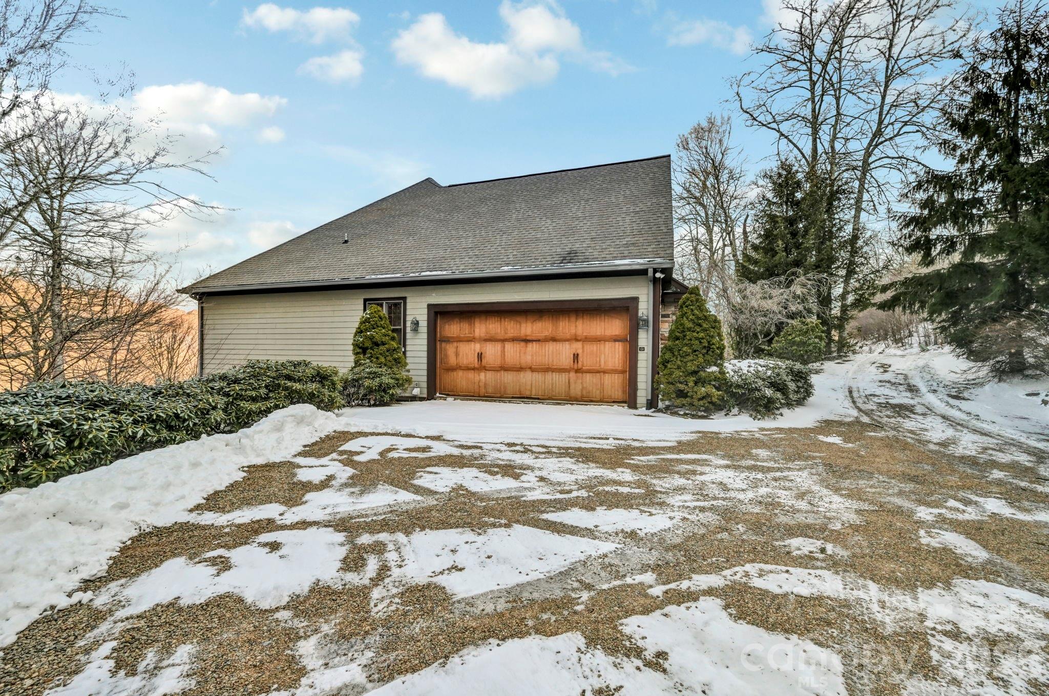 1226 Grouse Moor Drive — Sugar Mountain