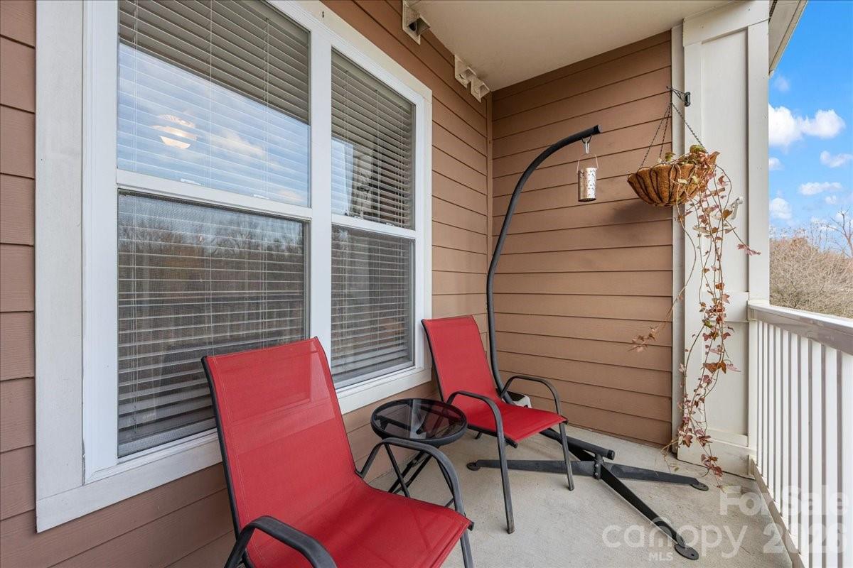 1000 E Woodlawn Road #311 — Charlotte