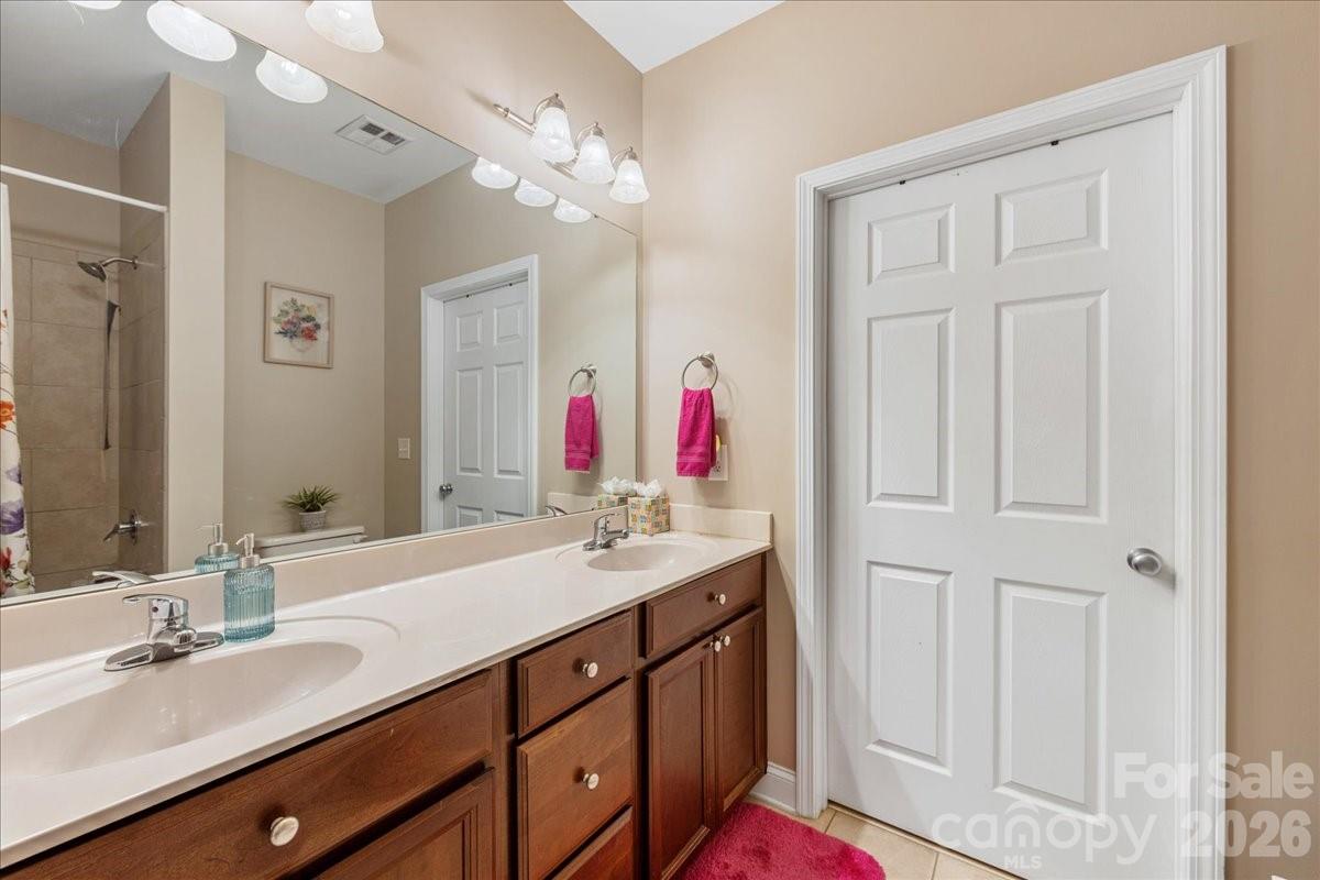 1000 E Woodlawn Road #311 — Charlotte