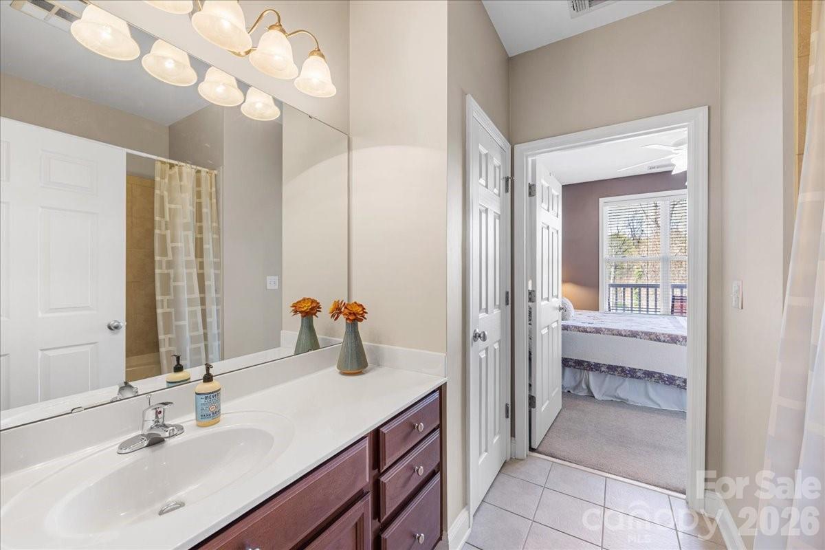 1000 E Woodlawn Road #311 — Charlotte