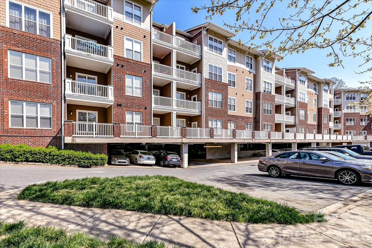 1000 E Woodlawn Road #311 — Charlotte