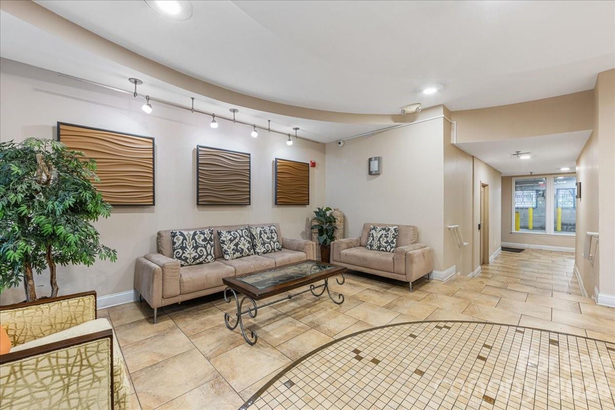 1000 E Woodlawn Road #311 — Charlotte