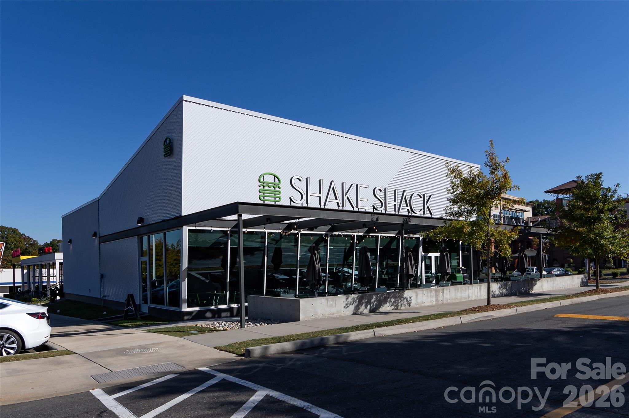 1000 E Woodlawn Road #311 — Charlotte