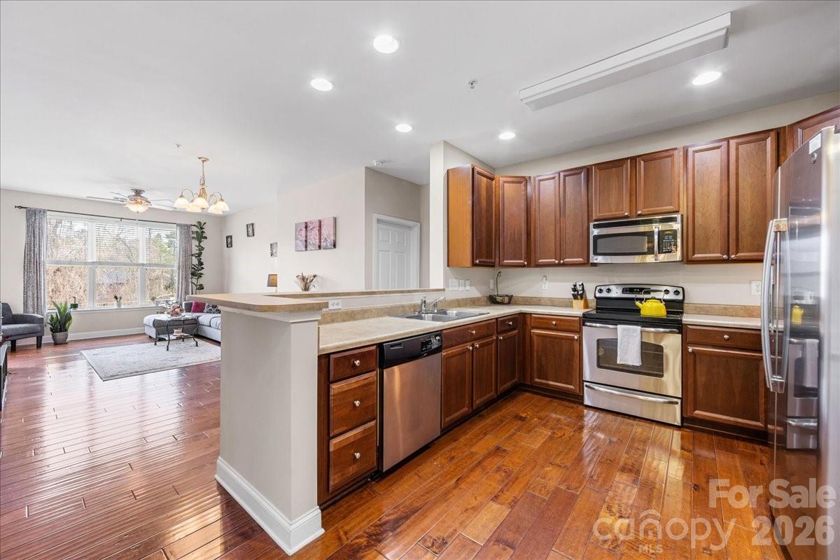 1000 E Woodlawn Road #311 — Charlotte
