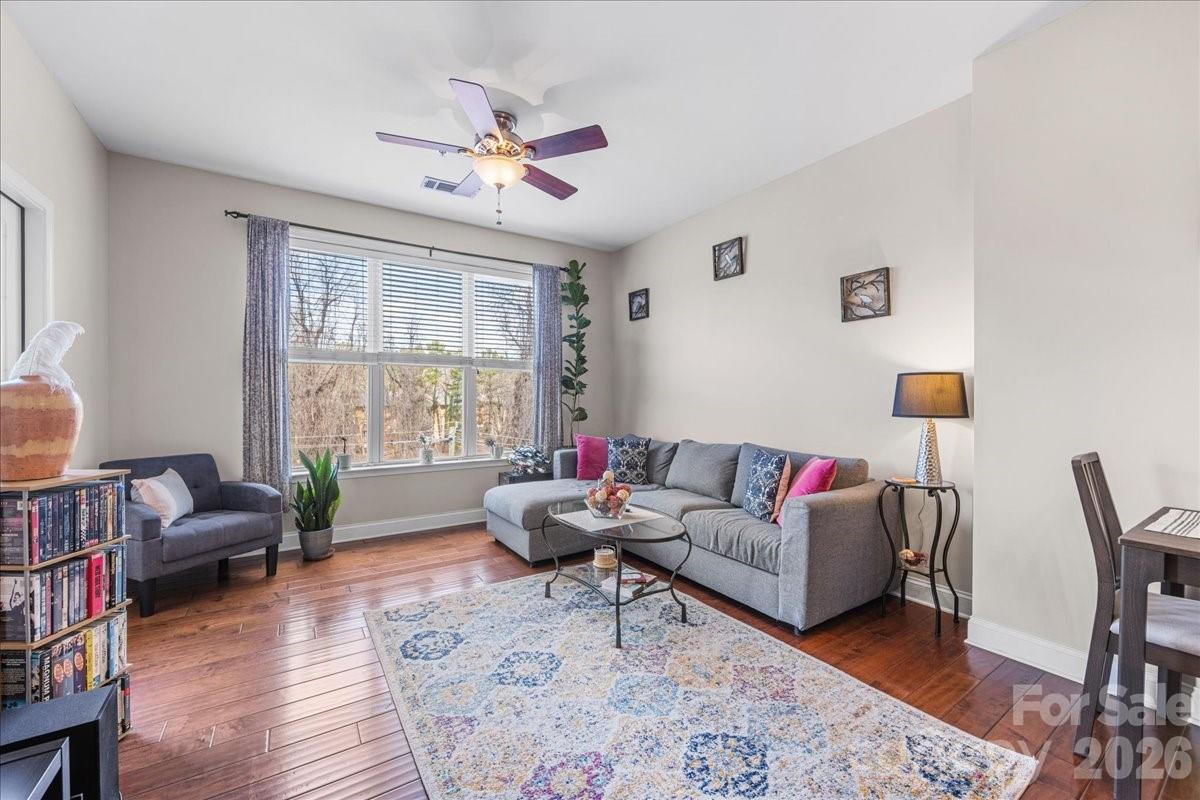 1000 E Woodlawn Road #311 — Charlotte