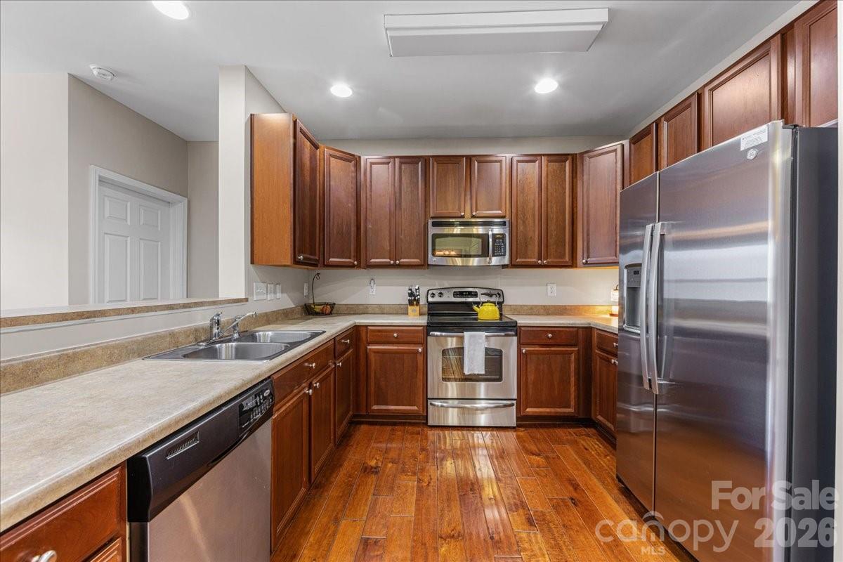 1000 E Woodlawn Road #311 — Charlotte