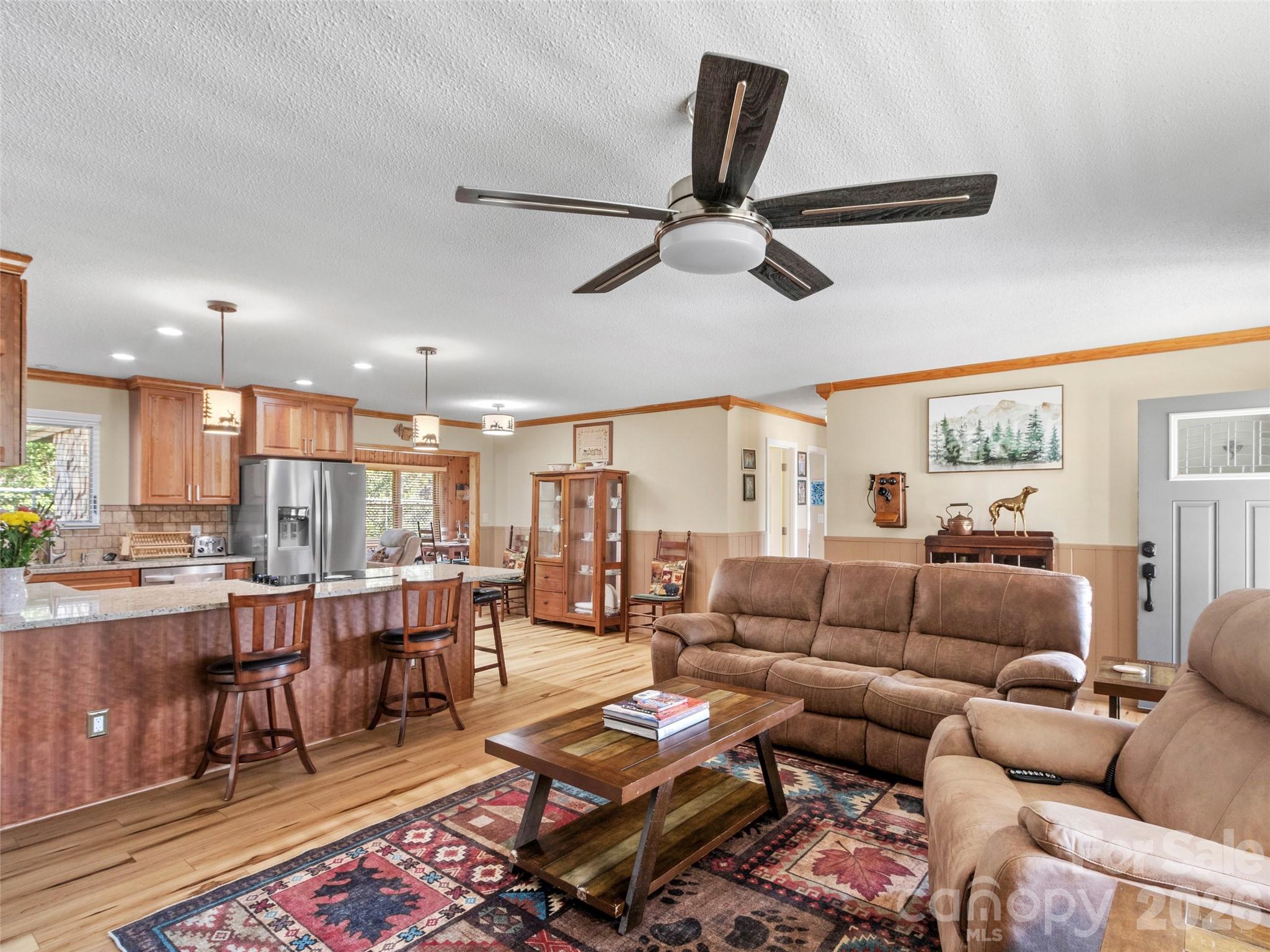 342 Mountain View Road — Burnsville