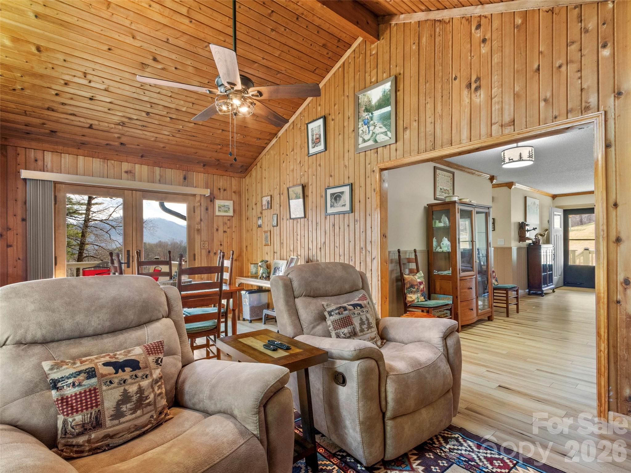 342 Mountain View Road — Burnsville