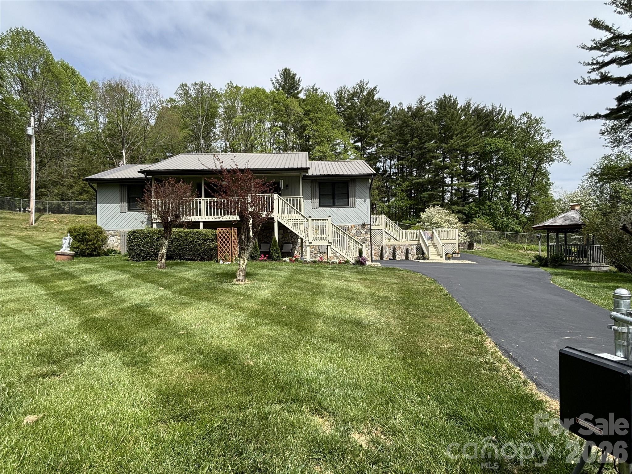 342 Mountain View Road — Burnsville