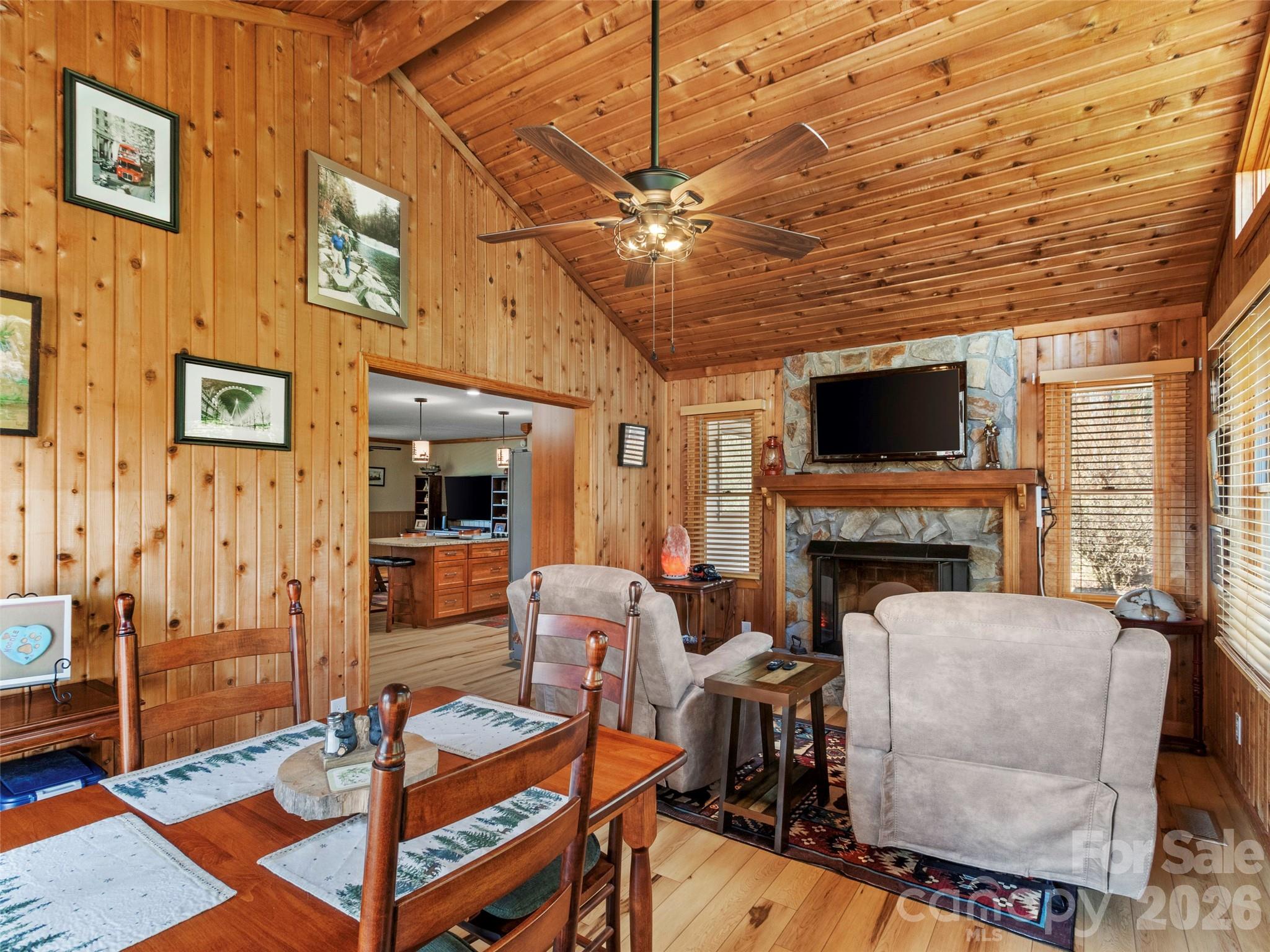342 Mountain View Road — Burnsville