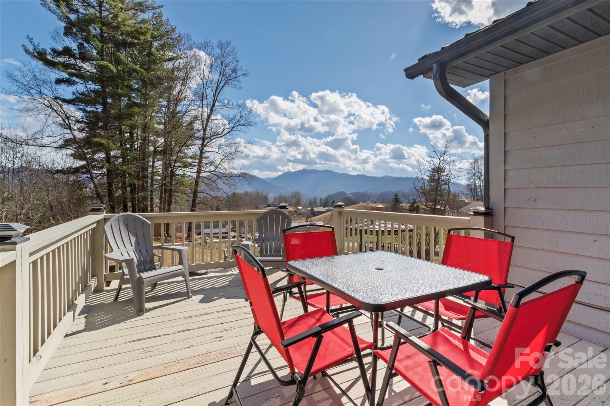 342 Mountain View Road — Burnsville