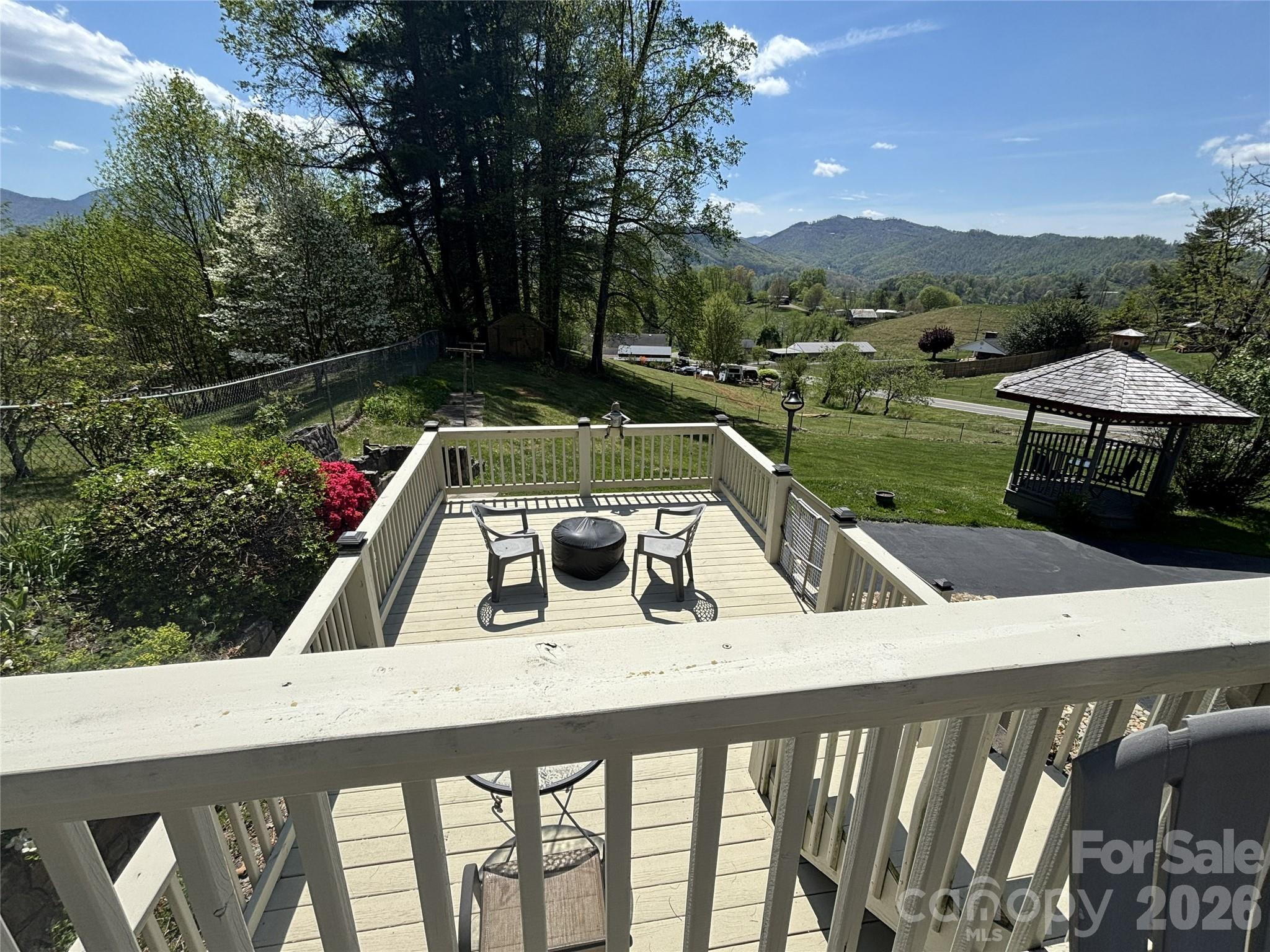 342 Mountain View Road — Burnsville